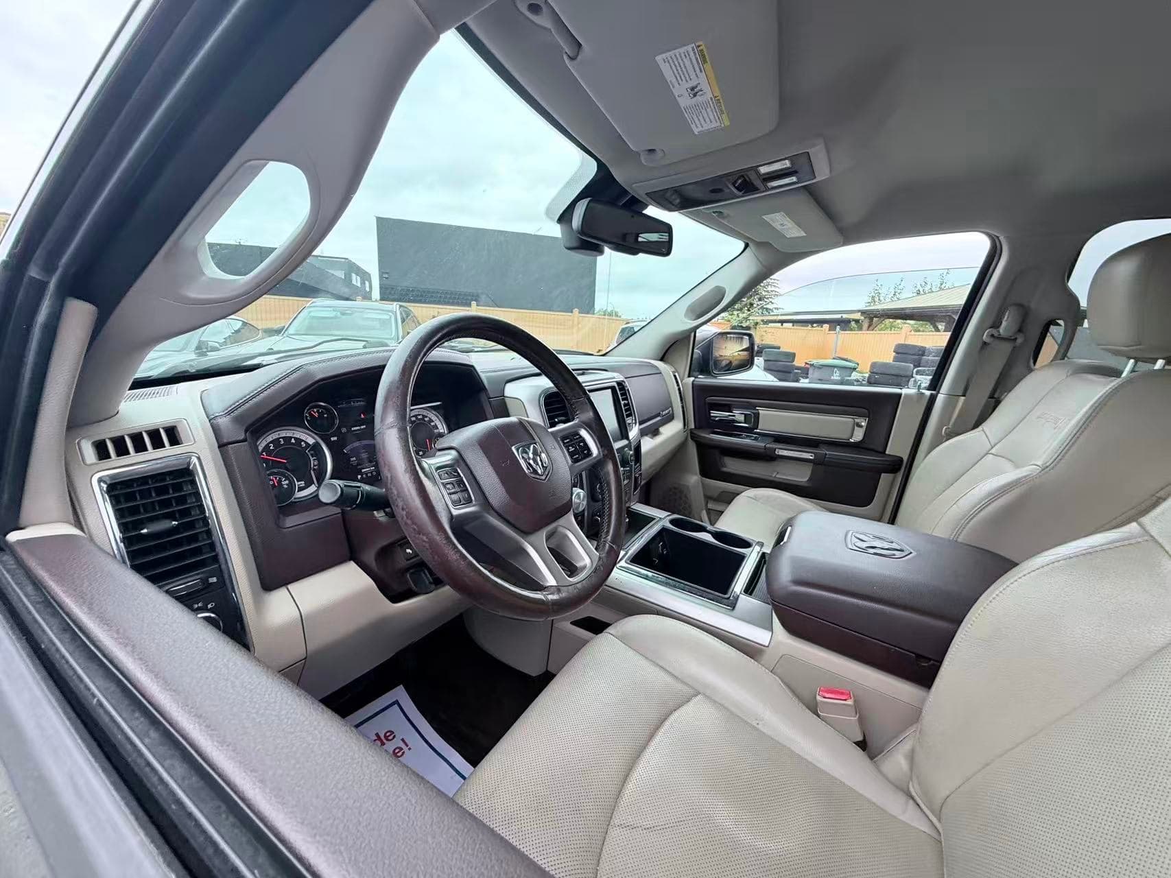 2014 Ram 1500 4WD Crew Cab 140.5" Laramie/ CLEAN TITLE/ VENTILATED SEATS thumbnail 17
