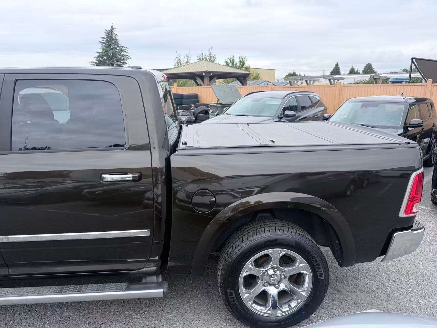 2014 Ram 1500 4WD Crew Cab 140.5" Laramie/ CLEAN TITLE/ VENTILATED SEATS thumbnail 32