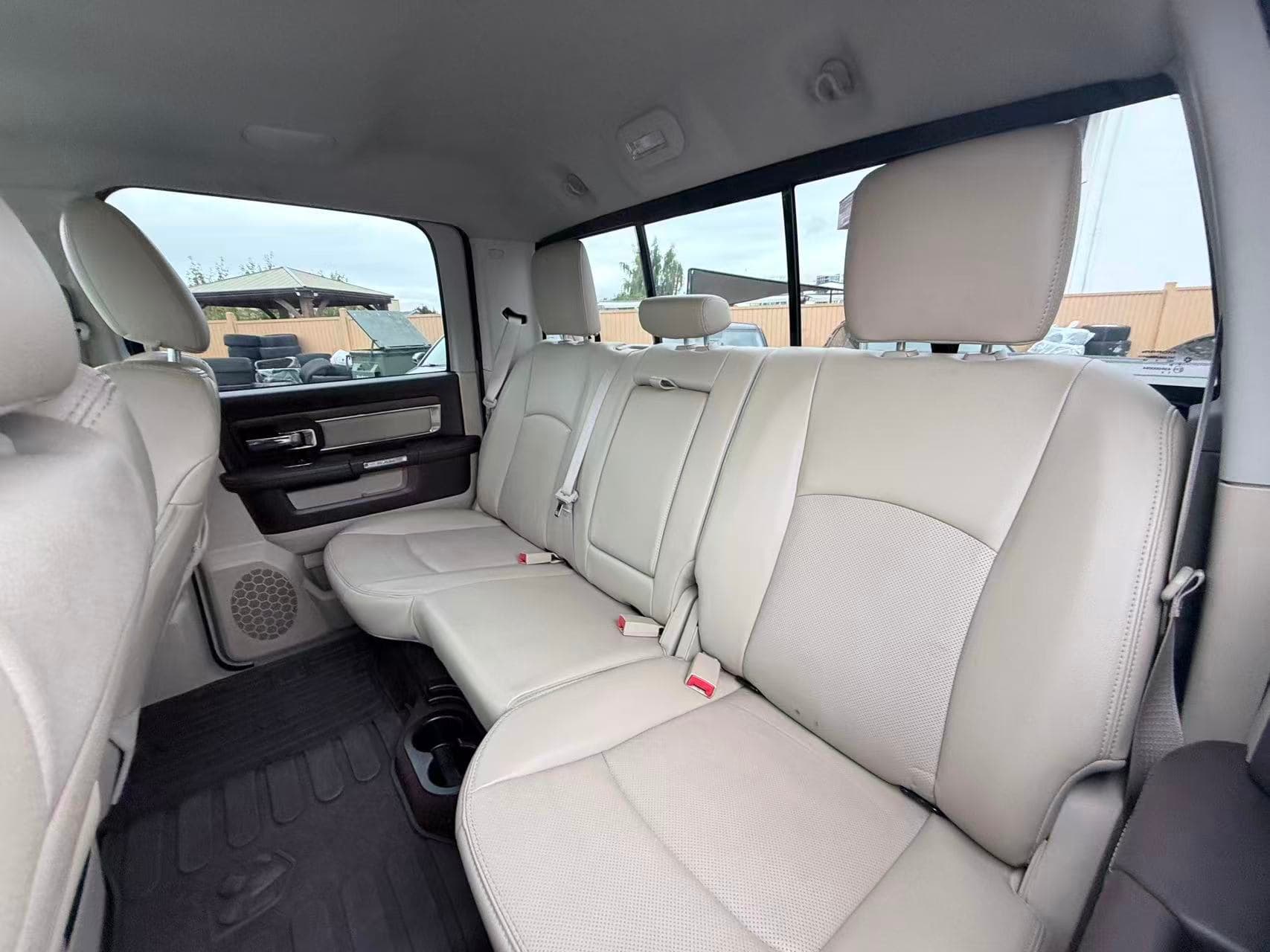 2014 Ram 1500 4WD Crew Cab 140.5" Laramie/ CLEAN TITLE/ VENTILATED SEATS thumbnail 19
