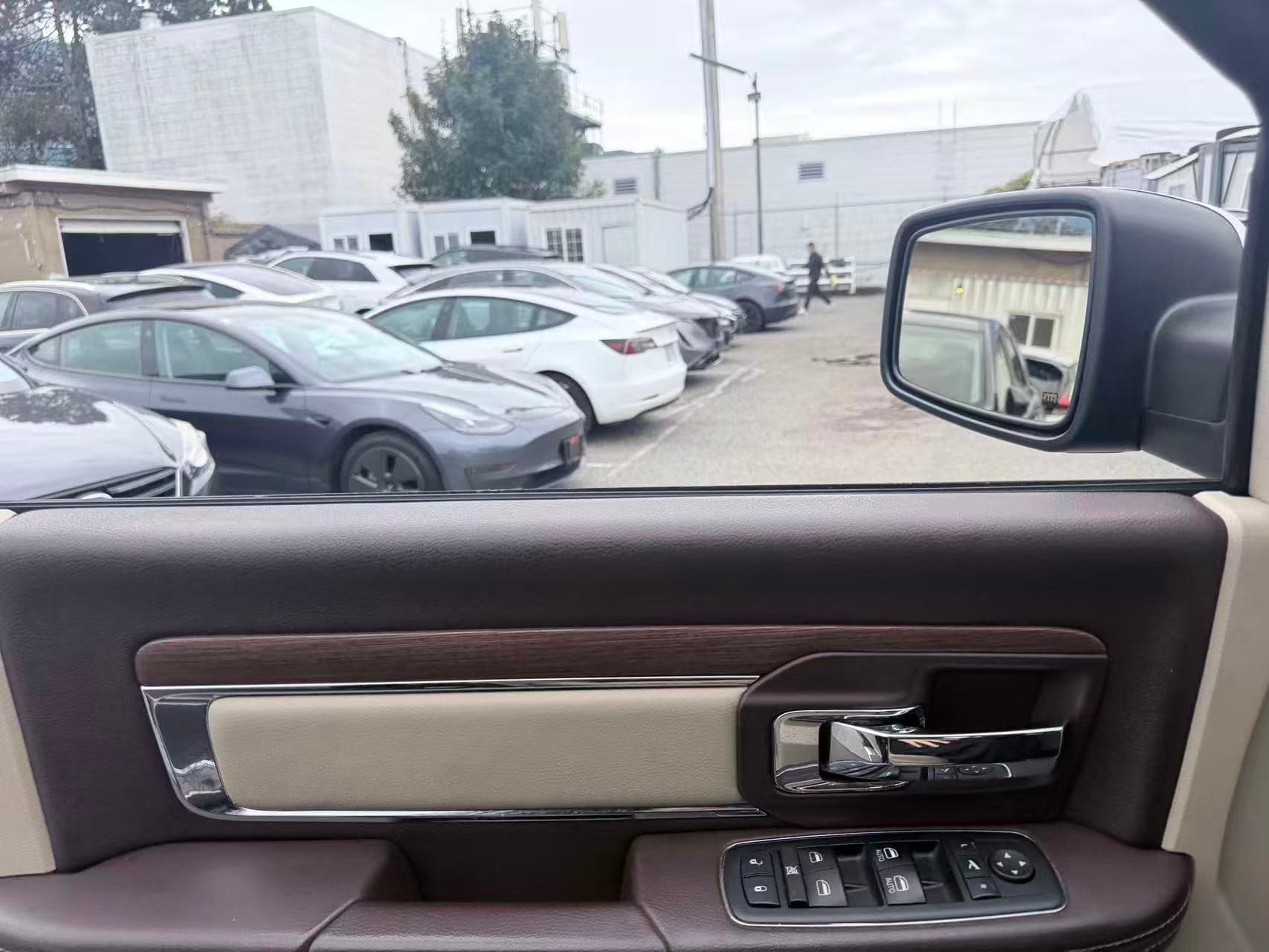 2014 Ram 1500 4WD Crew Cab 140.5" Laramie/ CLEAN TITLE/ VENTILATED SEATS thumbnail 34