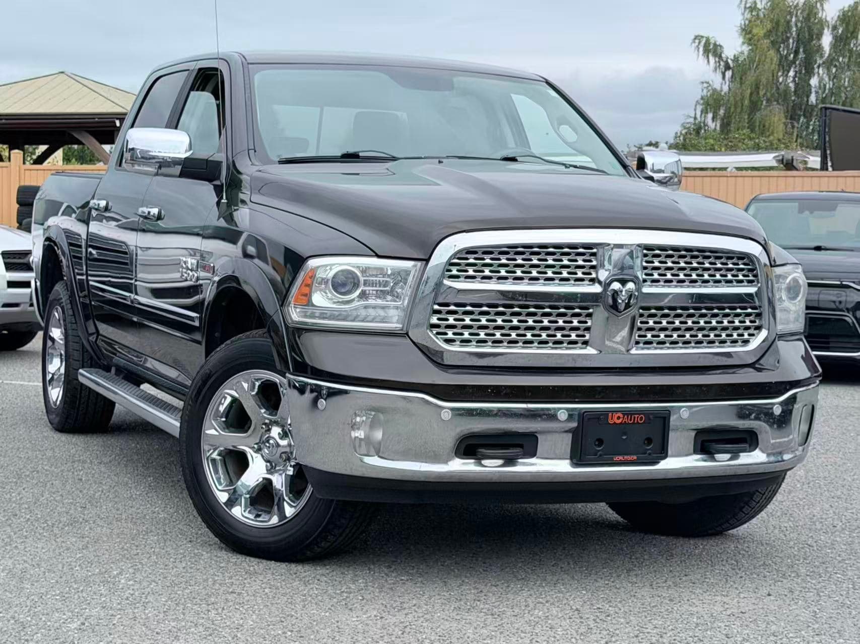 2014 Ram 1500 4WD Crew Cab 140.5" Laramie/ CLEAN TITLE/ VENTILATED SEATS thumbnail 3