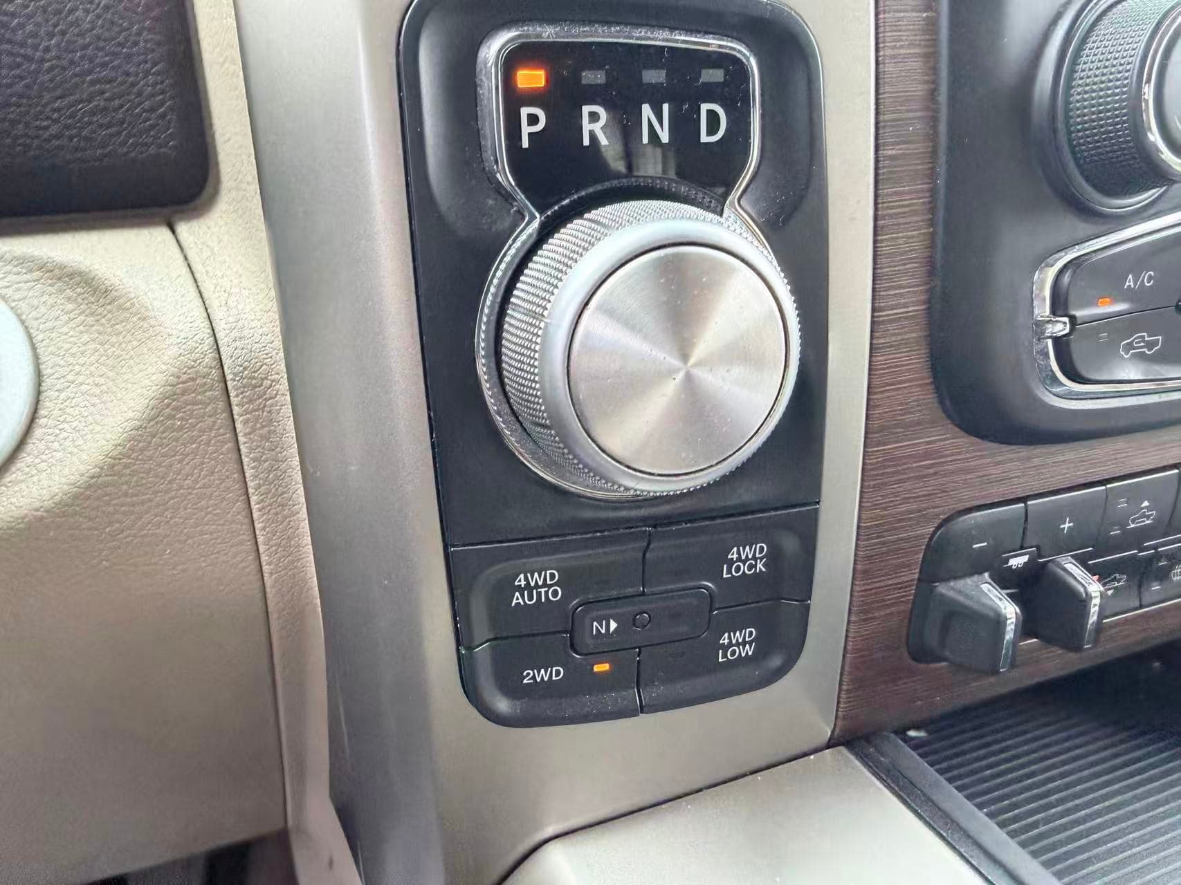 2014 Ram 1500 4WD Crew Cab 140.5" Laramie/ CLEAN TITLE/ VENTILATED SEATS thumbnail 14
