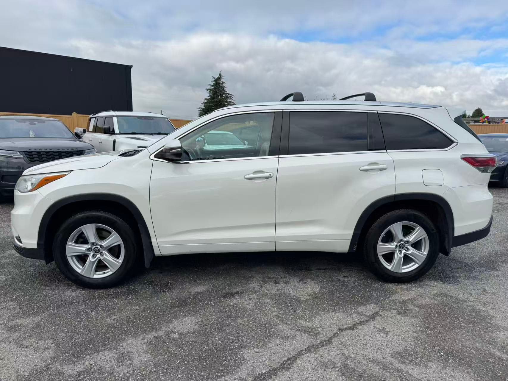 2014 Toyota Highlander AWD 4dr Limited thumbnail 3