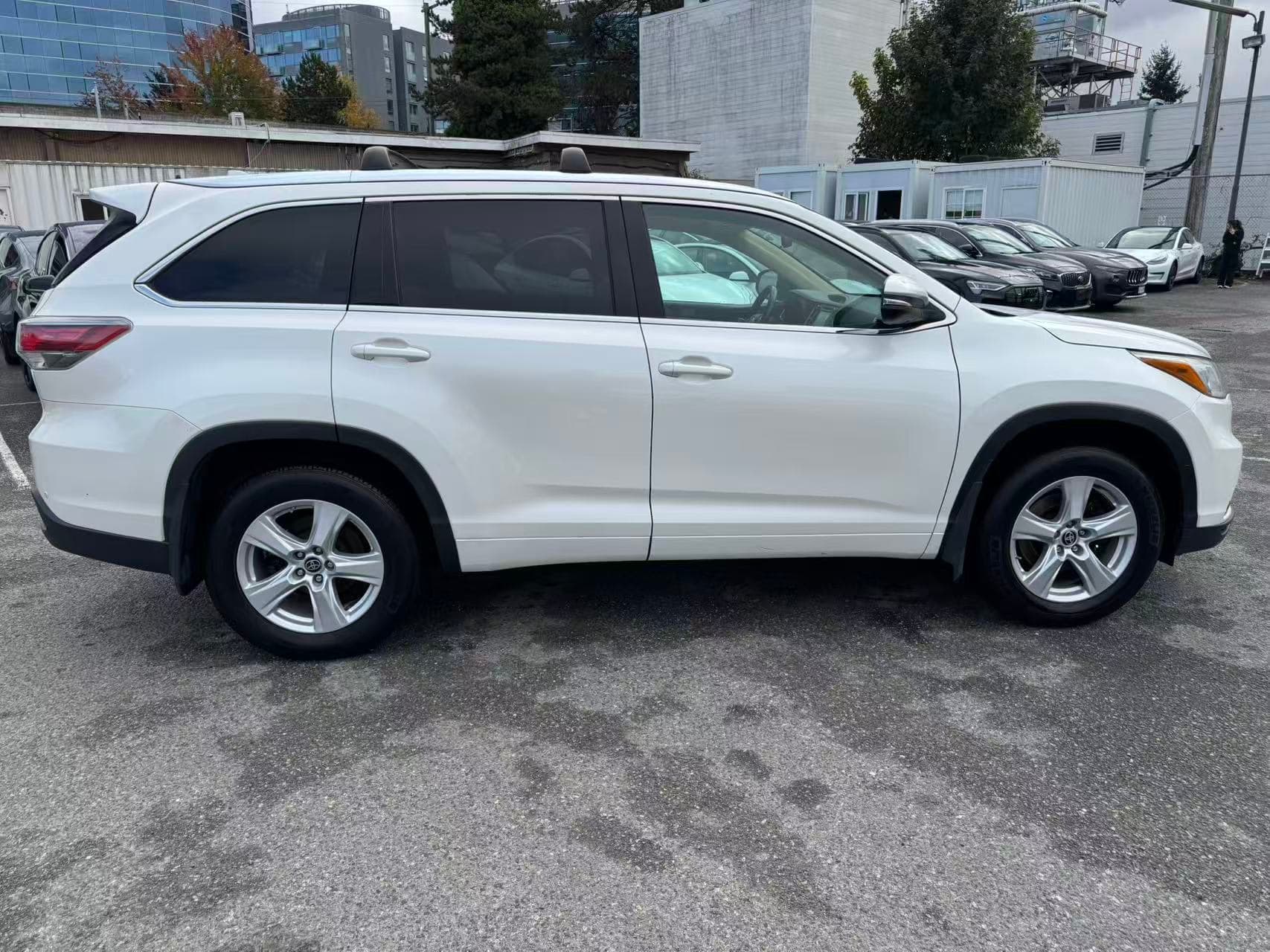 2014 Toyota Highlander AWD 4dr Limited thumbnail 7