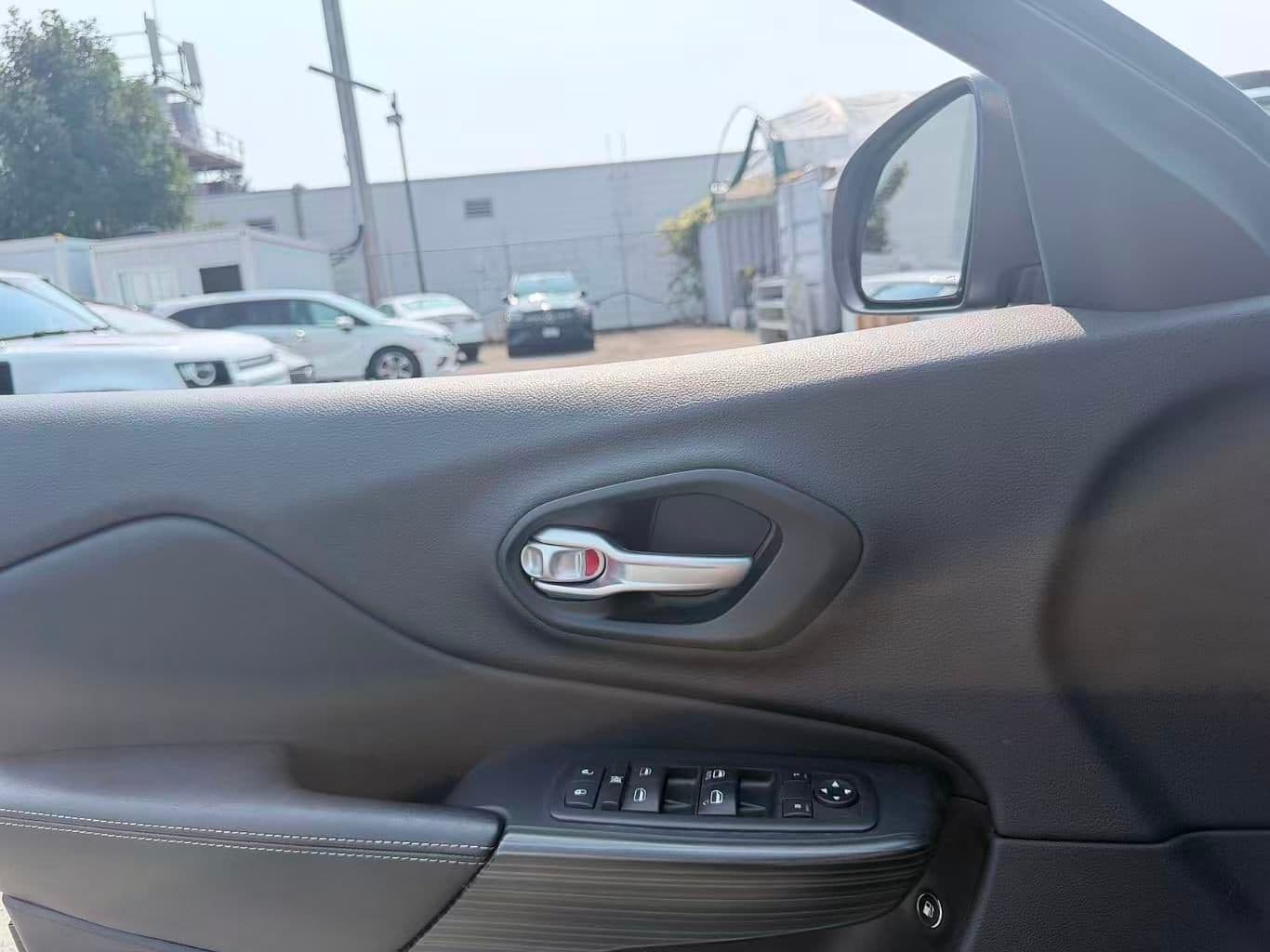 2015 Jeep Cherokee 4WD Limited/ NO ACCIDENT/ BC LOCAL thumbnail 32