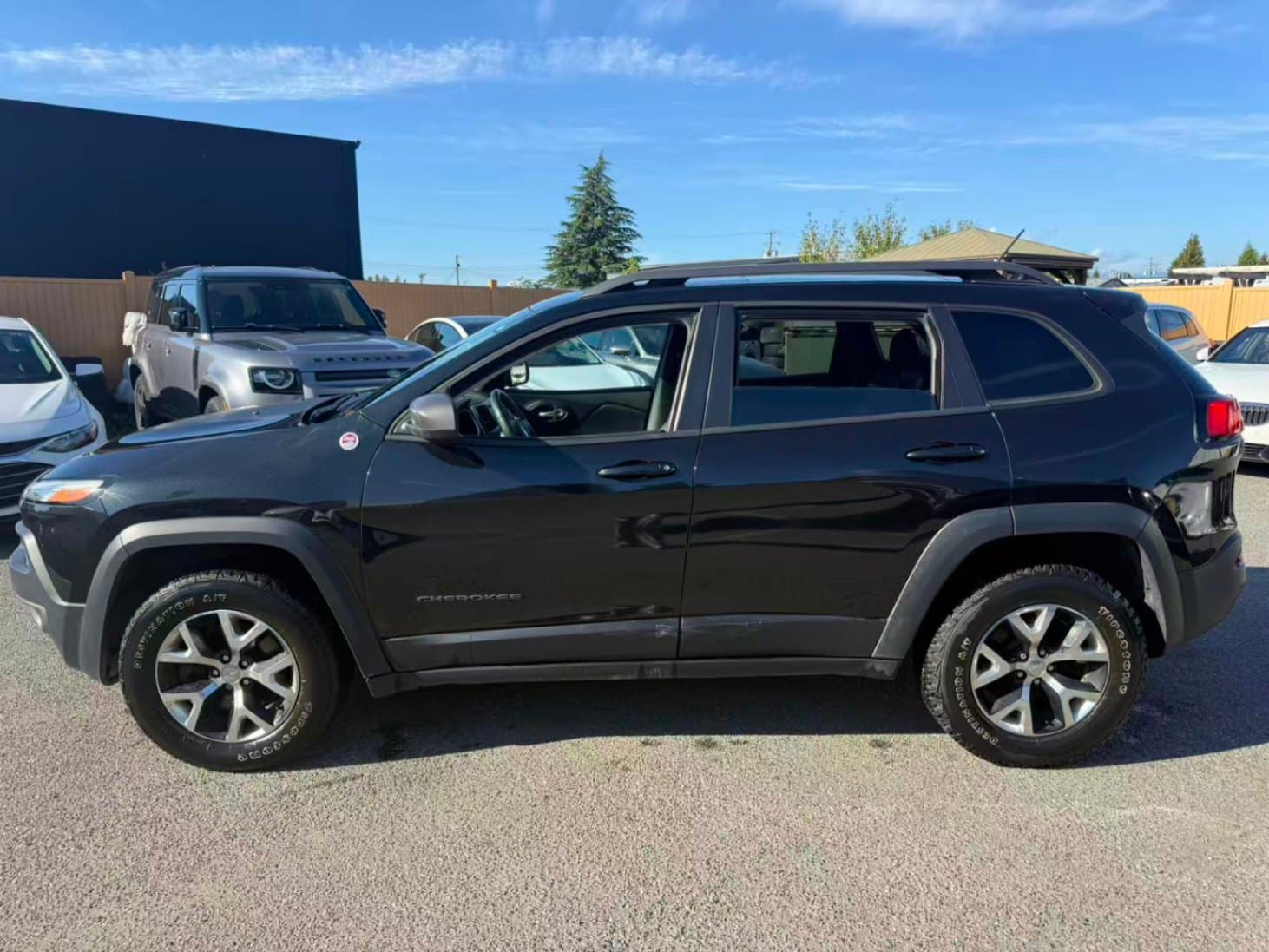 2015 Jeep Cherokee 4WD 4dr Trailhawk thumbnail 9
