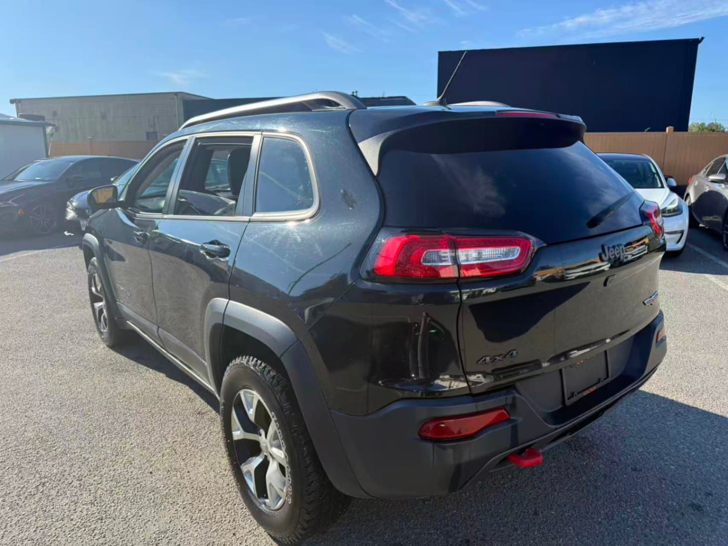 2015 Jeep Cherokee 4WD 4dr Trailhawk thumbnail 8