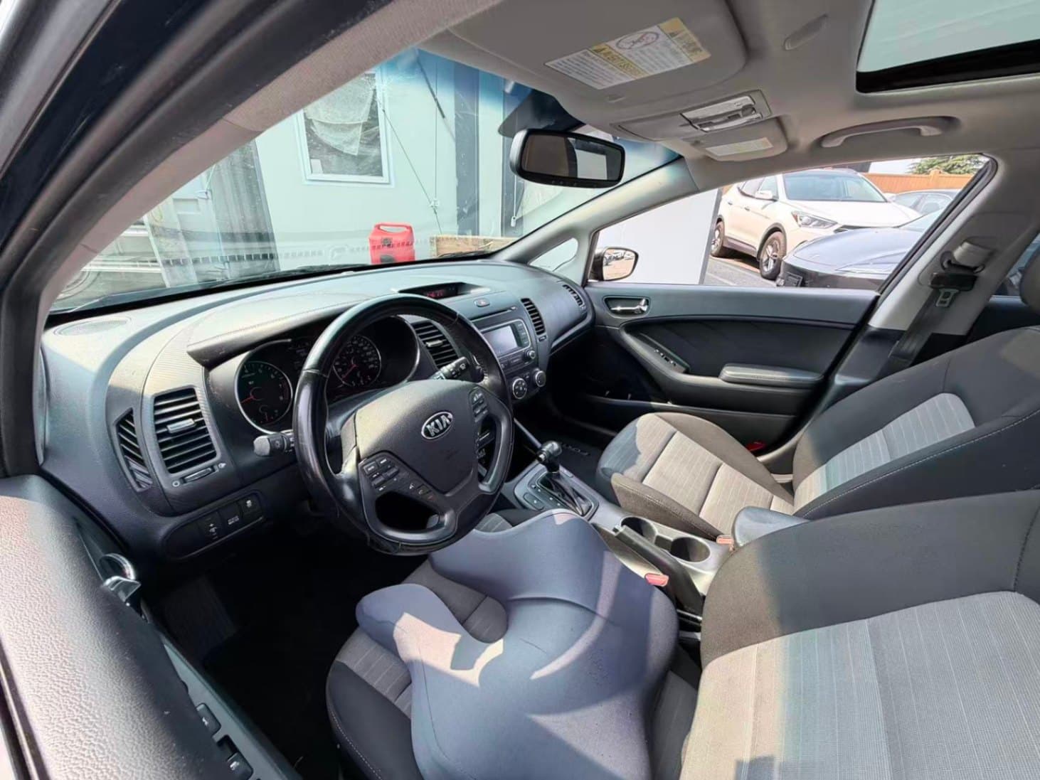 2015 Kia Forte 5-Door Auto LX+ thumbnail 17