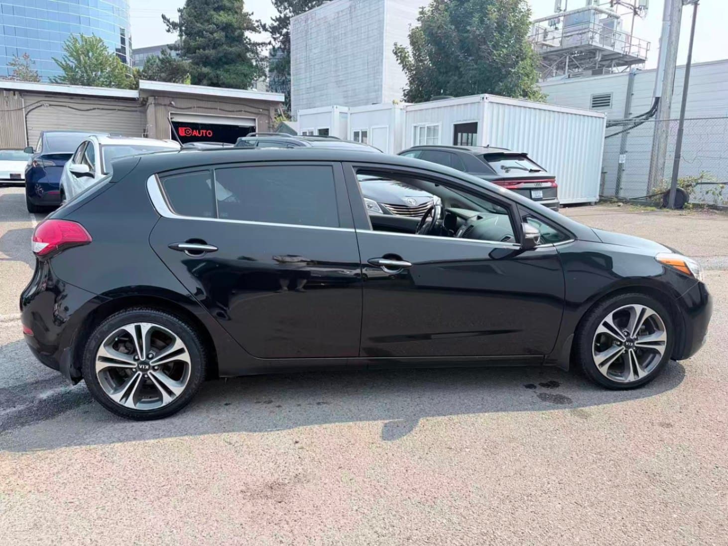 2015 Kia Forte 5-Door Auto LX+ thumbnail 4