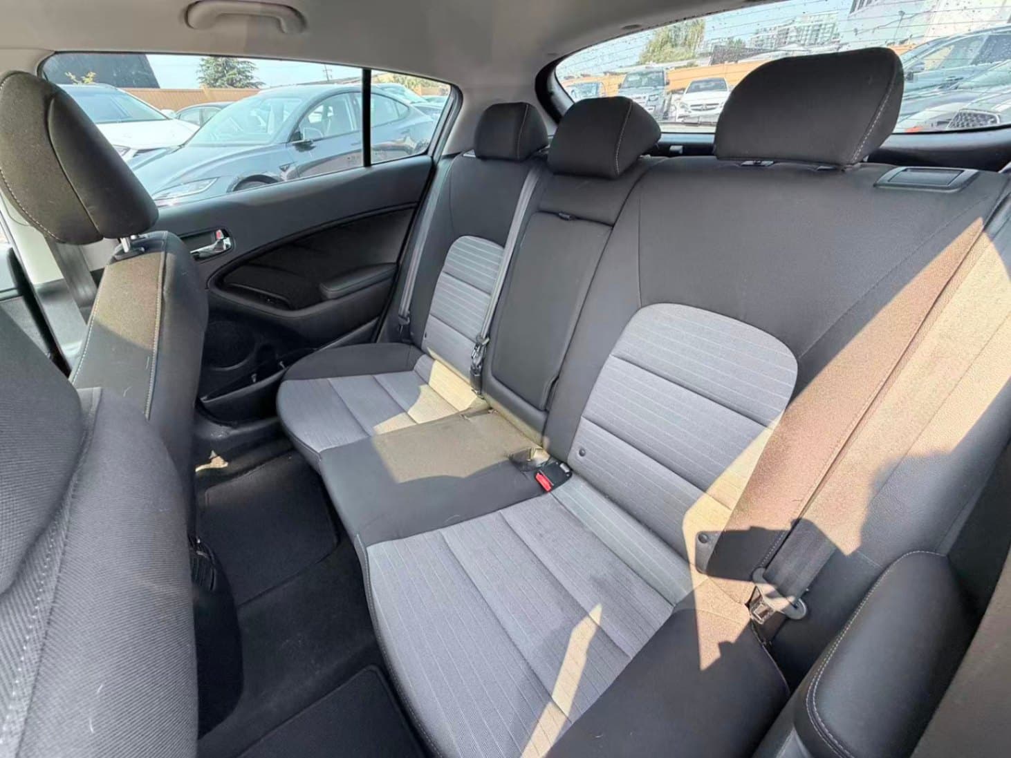 2015 Kia Forte 5-Door Auto LX+ thumbnail 19
