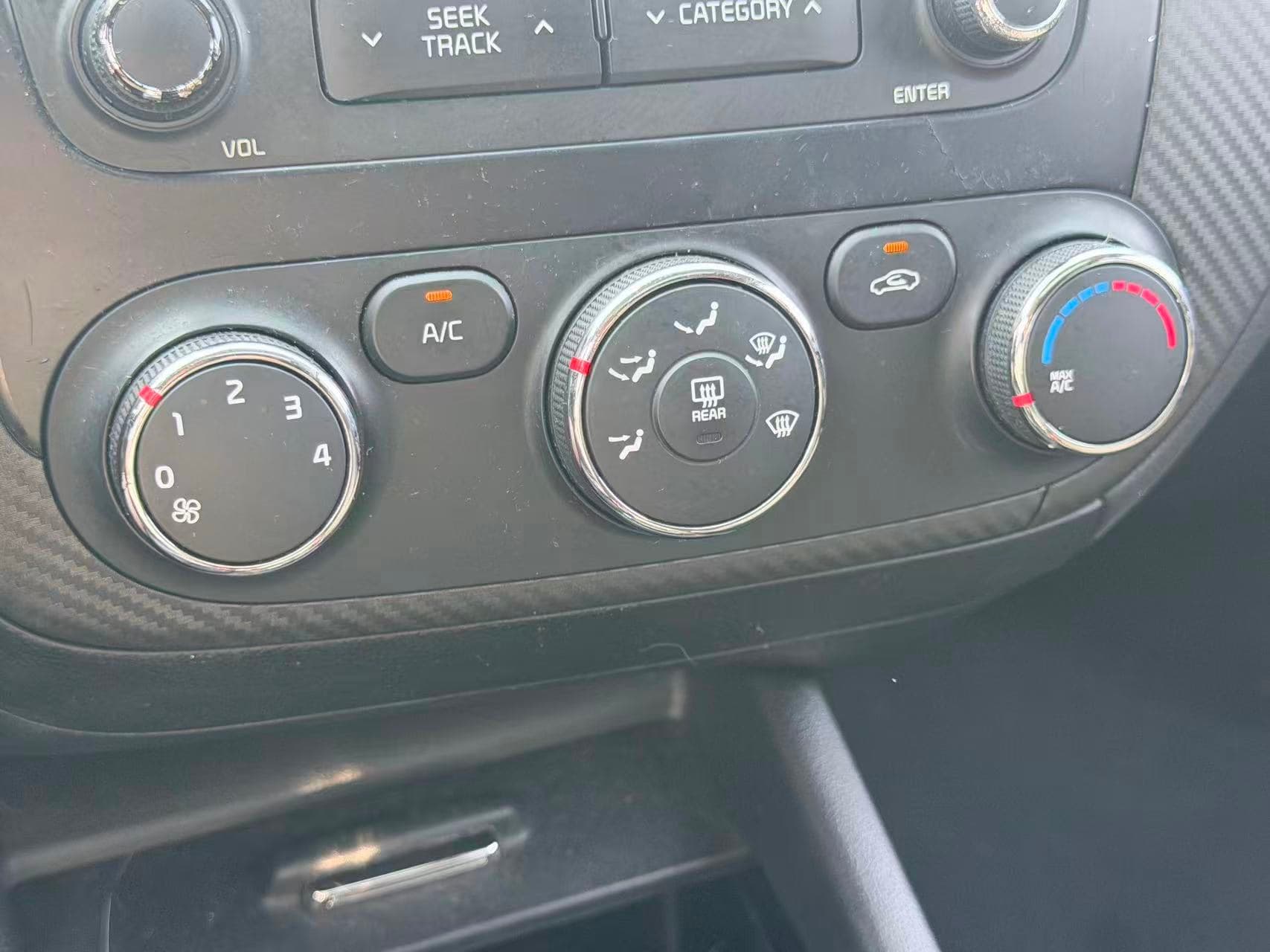 2015 Kia Forte 5-Door Auto LX+ thumbnail 13