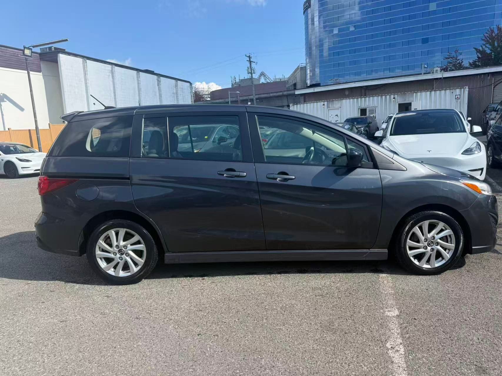 2016 Mazda Mazda5 Touring/ CLEAN TITLE/ BC LOCAL thumbnail 4