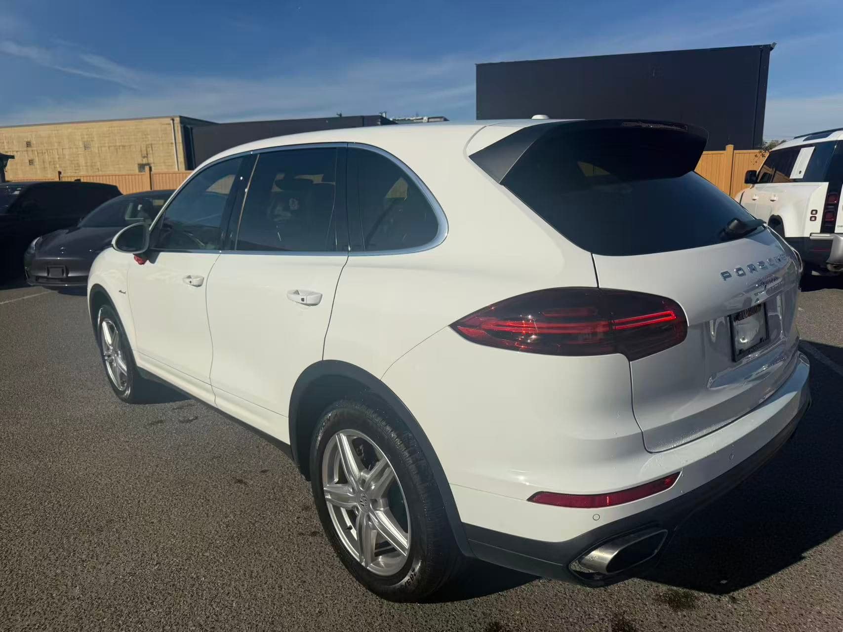 2016 Porsche Cayenne AWD 4dr Diesel clean title thumbnail 4
