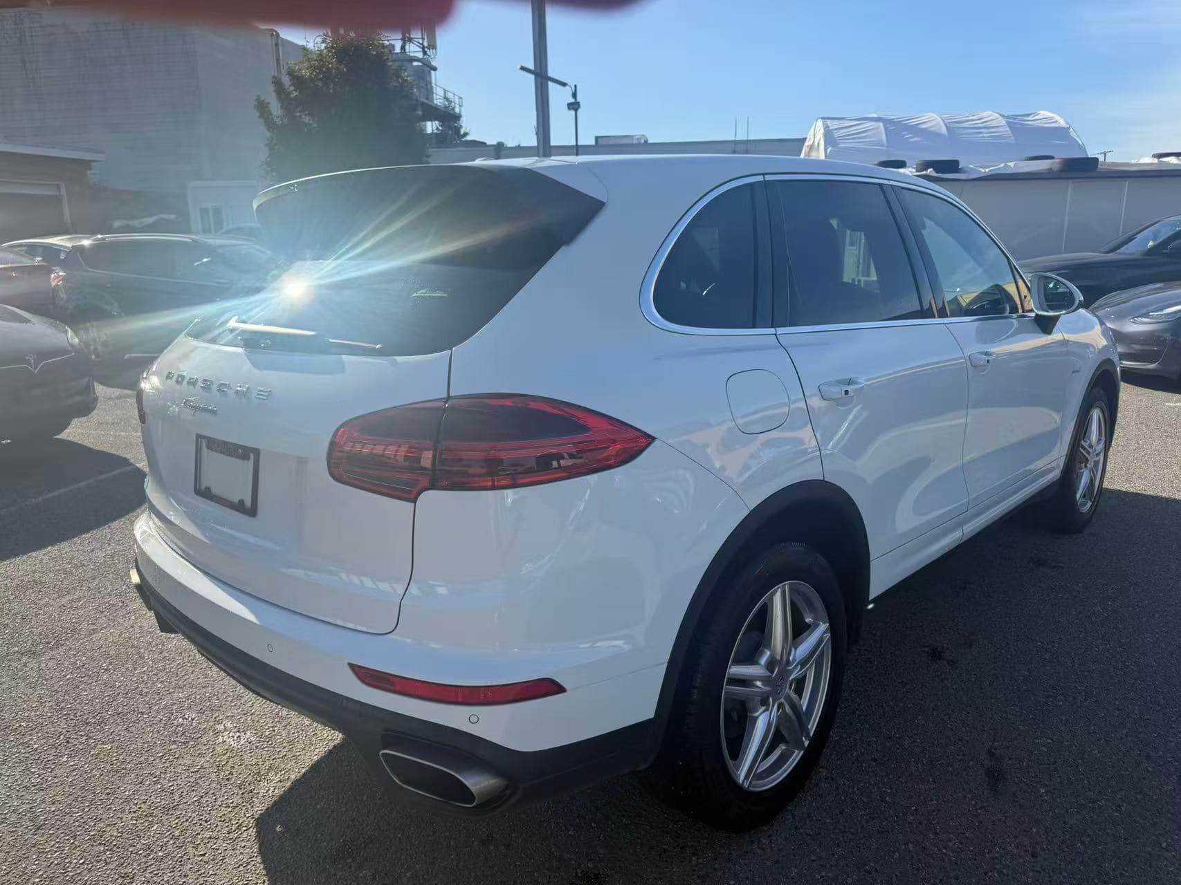2016 Porsche Cayenne AWD 4dr Diesel clean title thumbnail 6