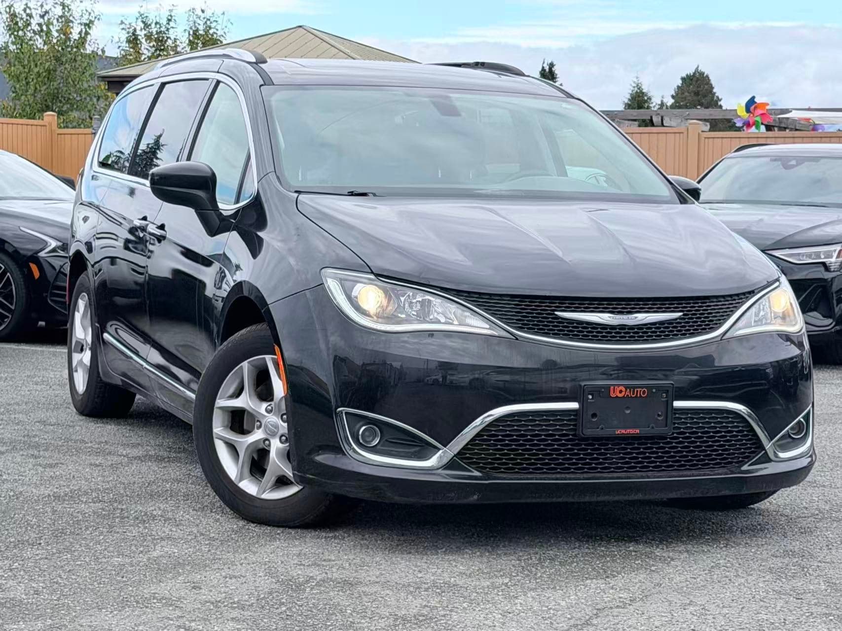 2017 Chrysler Pacifica Touring-L Plus/ CLEAN TITLE/ BC LOCAL thumbnail 3