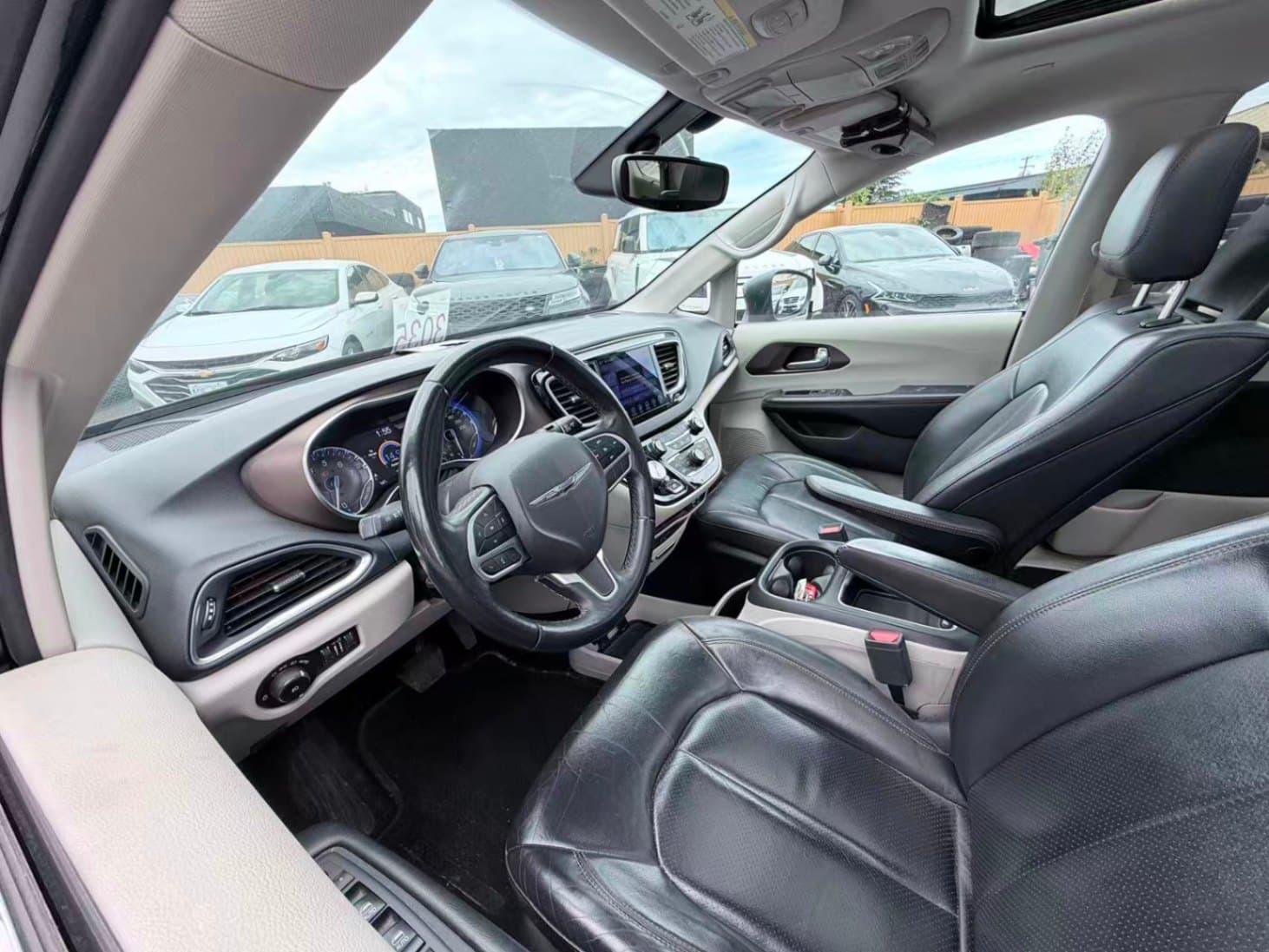 2017 Chrysler Pacifica Touring-L Plus/ CLEAN TITLE/ BC LOCAL thumbnail 17