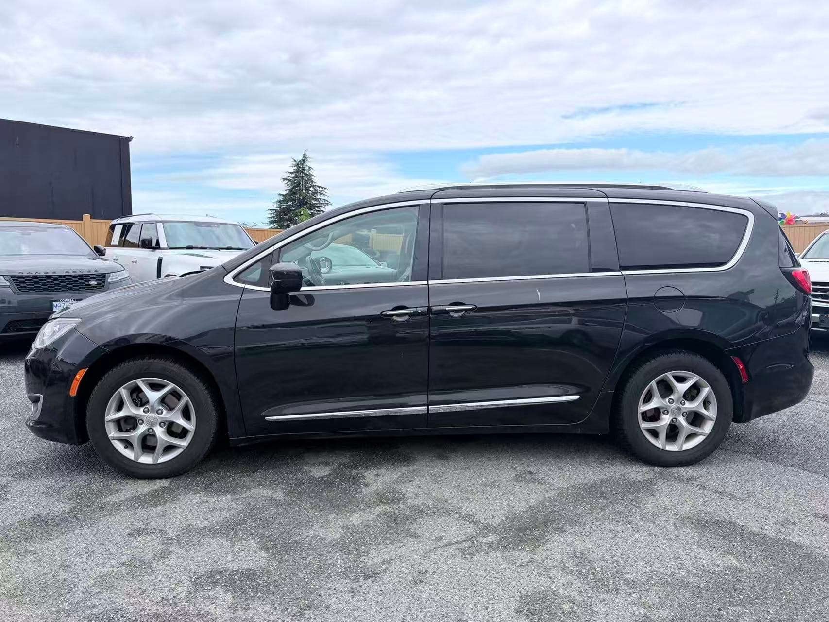 2017 Chrysler Pacifica Touring-L Plus/ CLEAN TITLE/ BC LOCAL thumbnail 8
