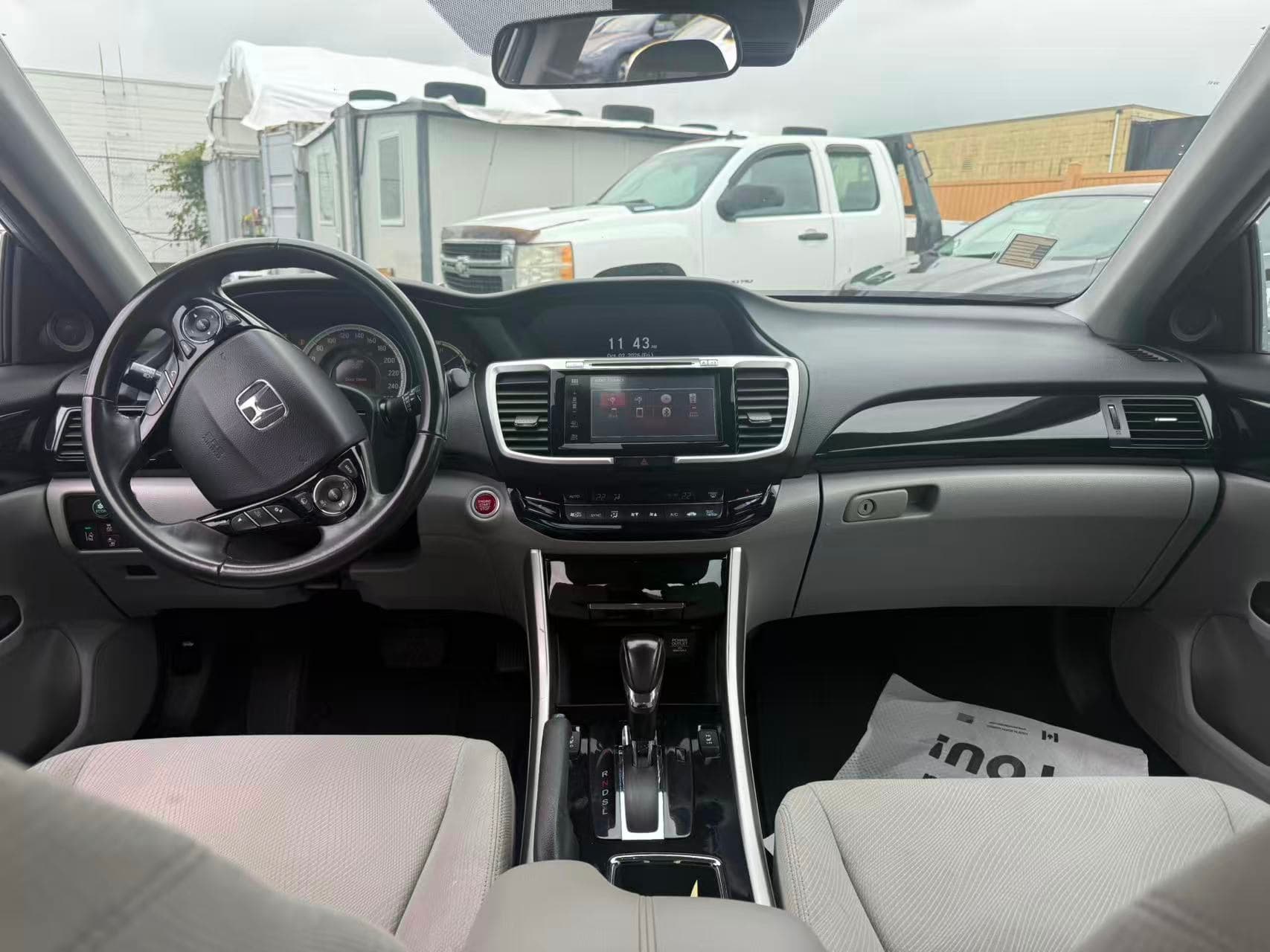2017 Honda Accord 4dr I4 CVT SE CLEAN TITLE/LOCAL CAR thumbnail 15