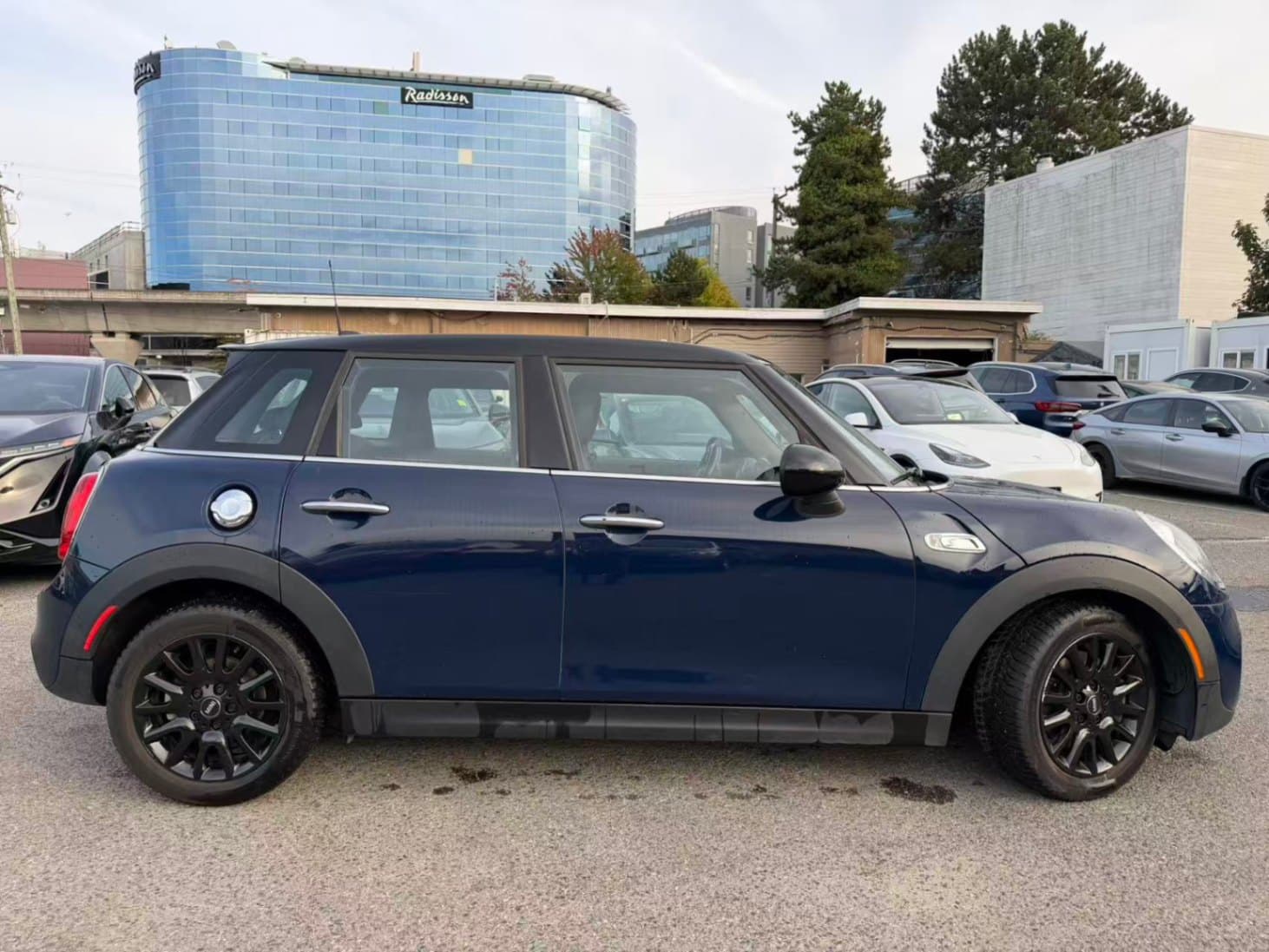 2017 MINI Cooper 5 Door 5dr HB S thumbnail 4