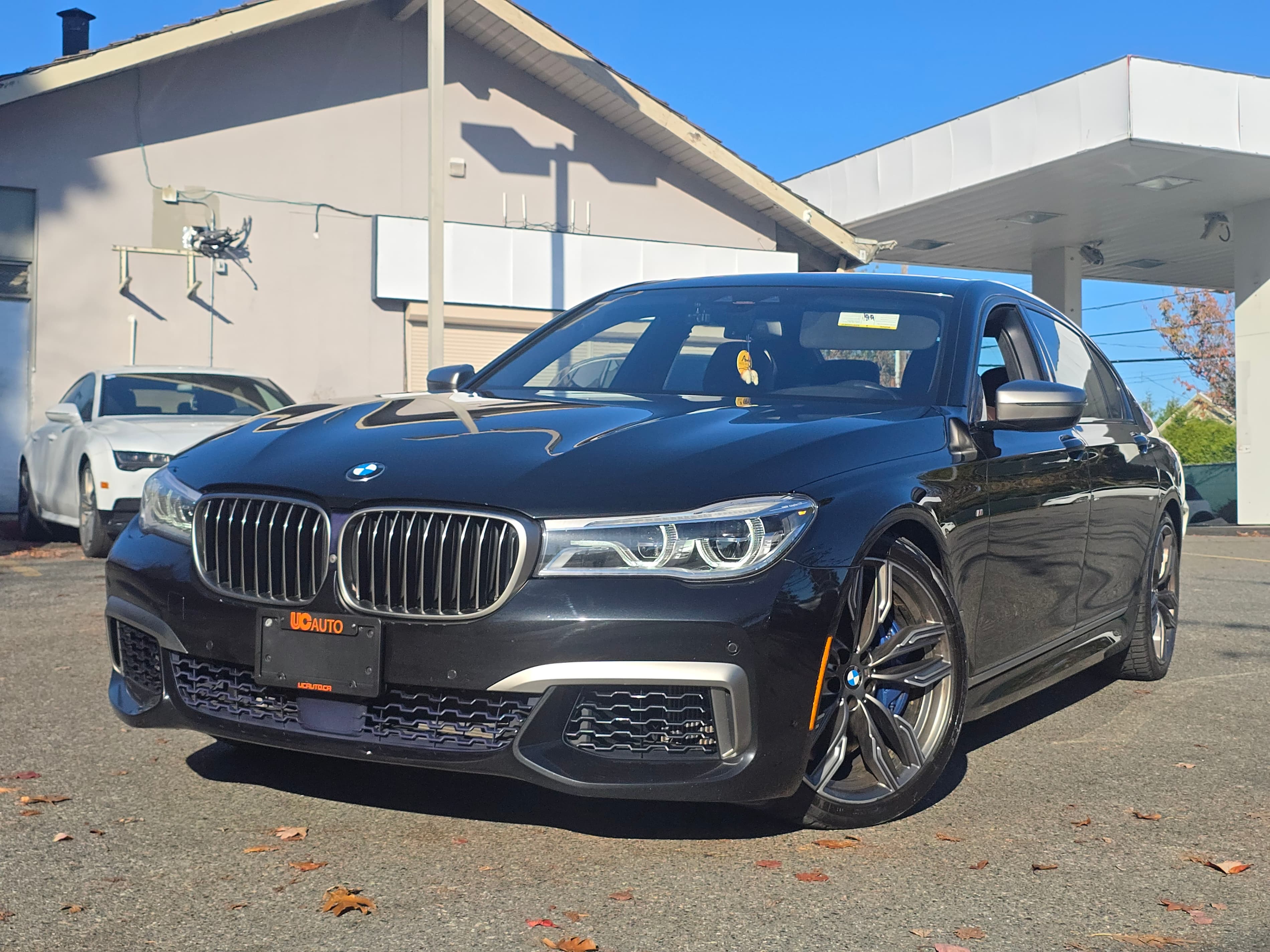 2018 BMW 7-Series M760Li xDrive Sedan thumbnail 2