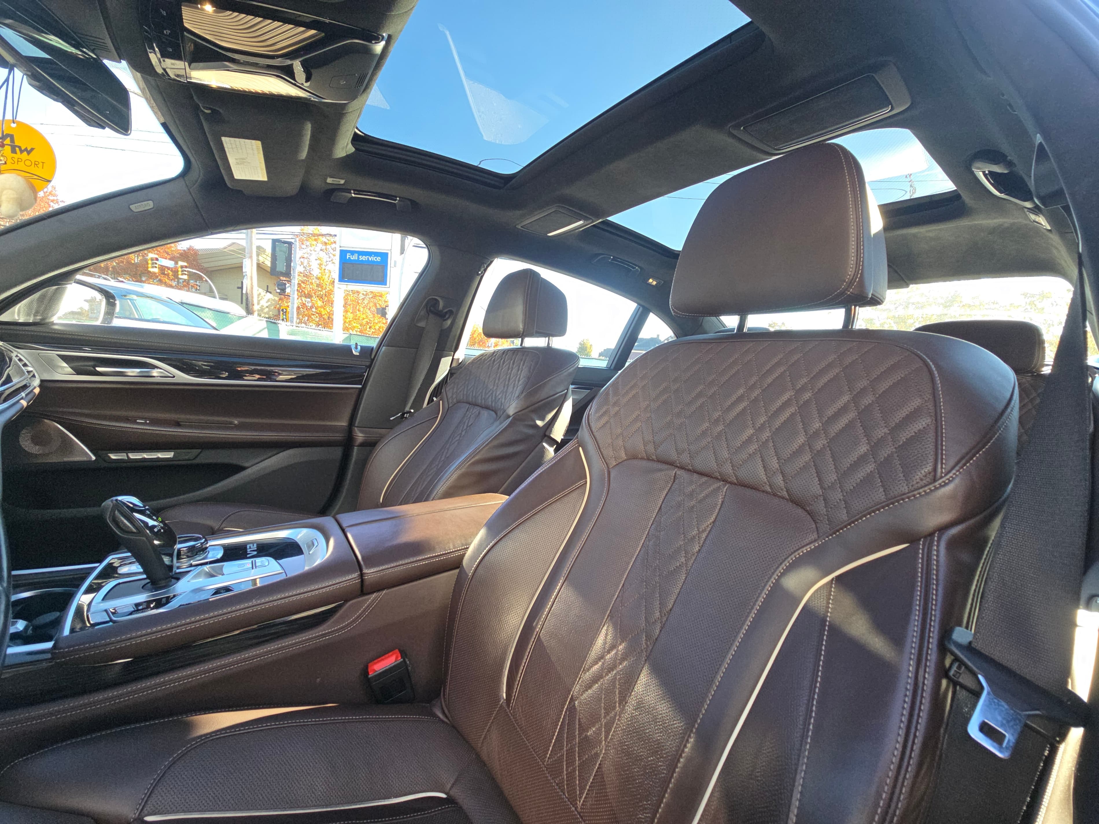 2018 BMW 7-Series M760Li xDrive Sedan thumbnail 12