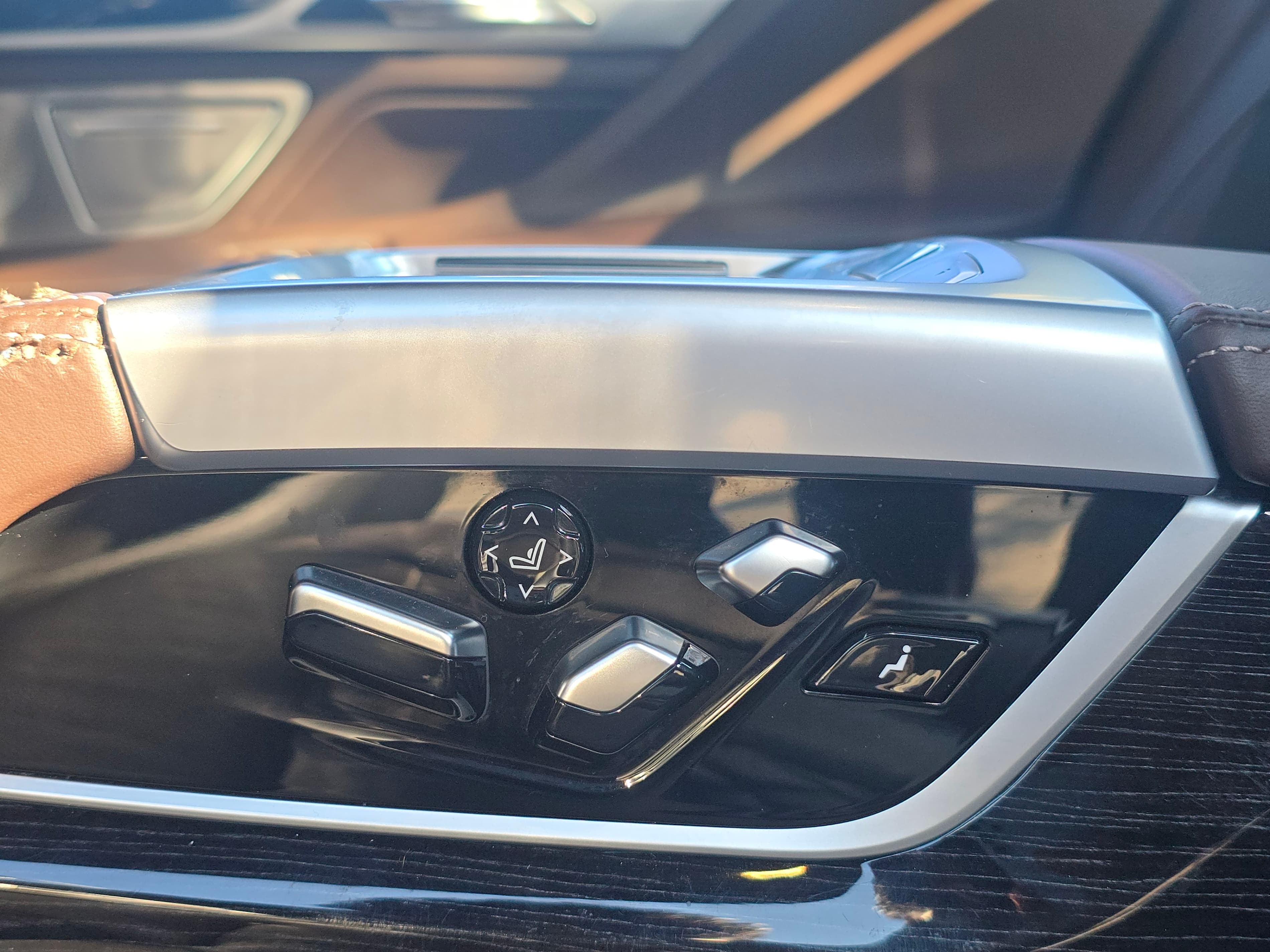 2018 BMW 7-Series M760Li xDrive Sedan thumbnail 26