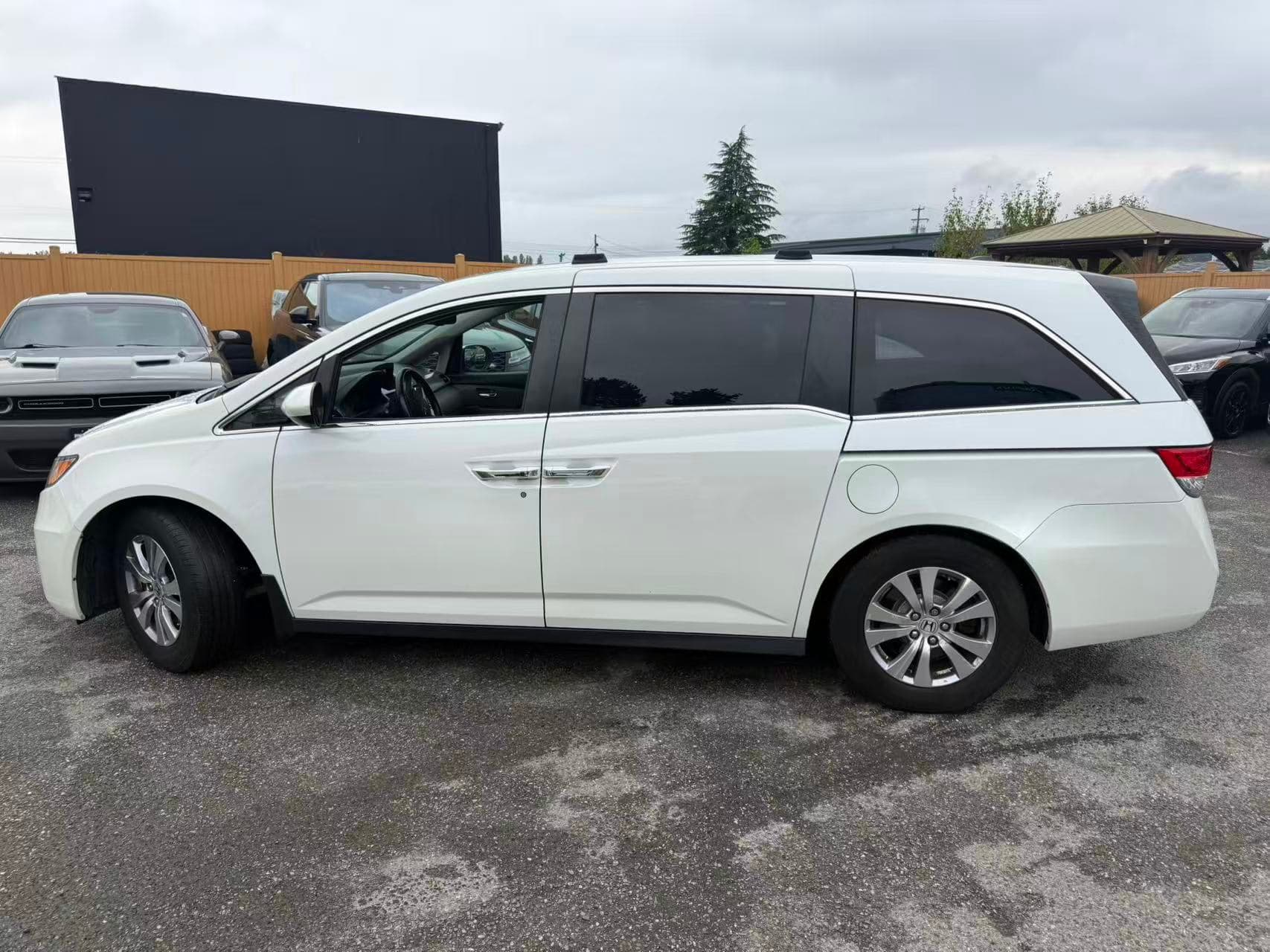 2016 Honda Odyssey 4dr Wgn EX-L w/RES thumbnail 9