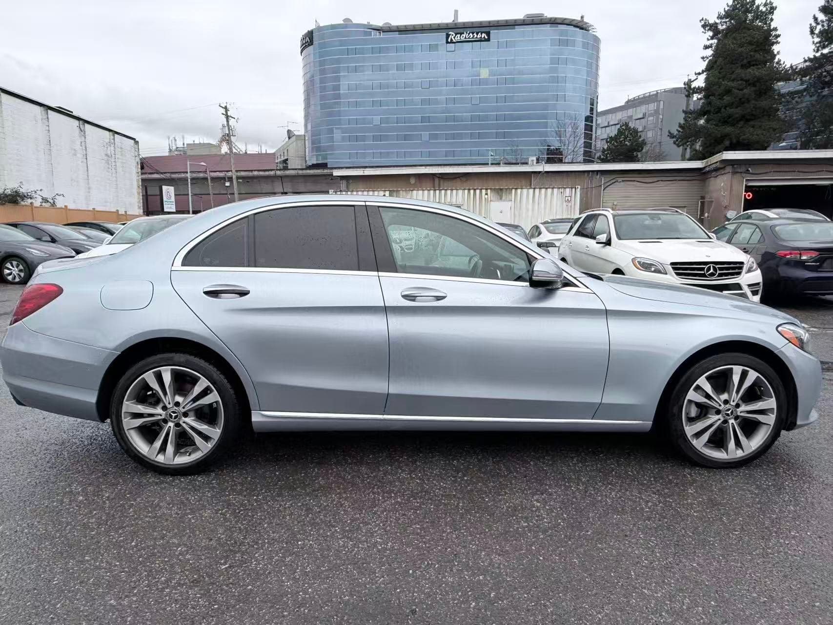2018 Mercedes-Benz C-Class C 300 4MATIC/ WOOD TRIM PKG/ CLEAN TITLE/ BC LOCAL thumbnail 4