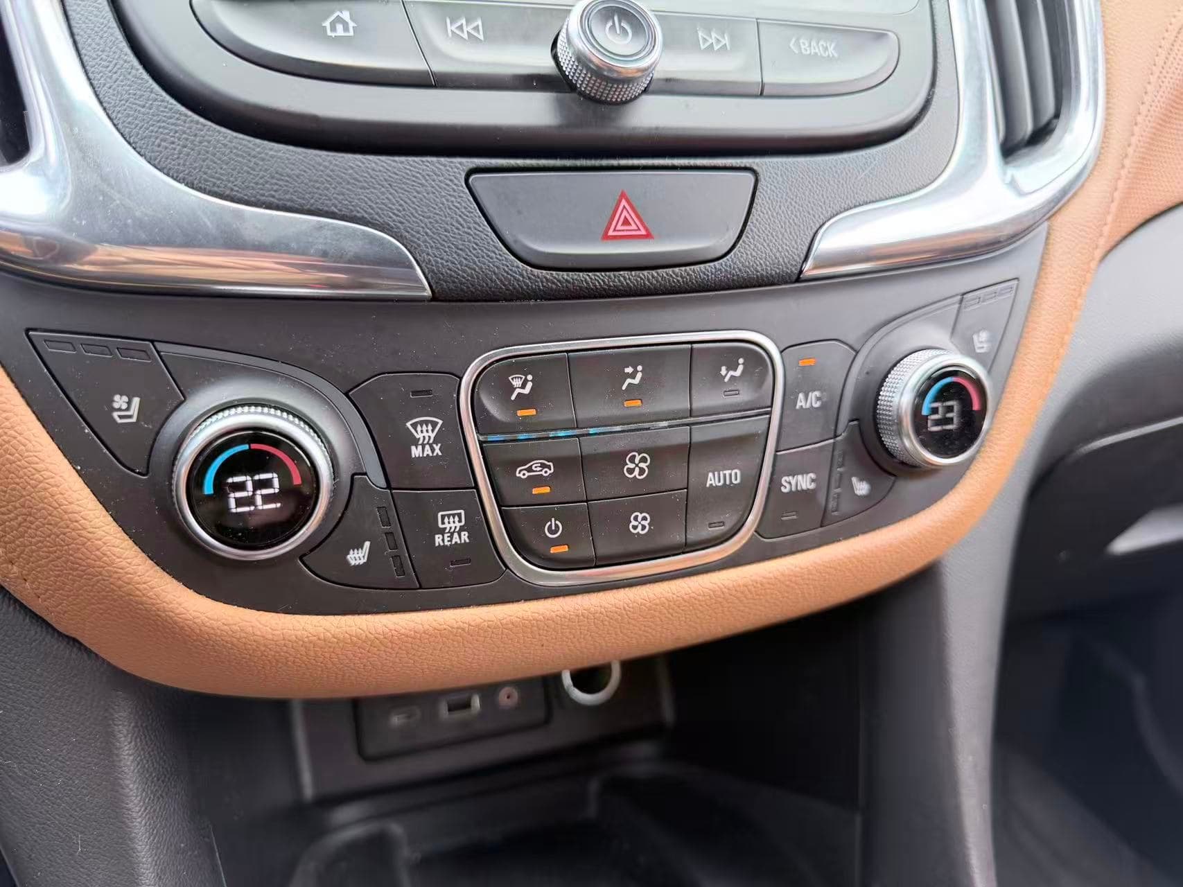 2019 Chevrolet Equinox AWD Premier w/2LZ/ CLEAN TITLE/ BC LOCAL thumbnail 13