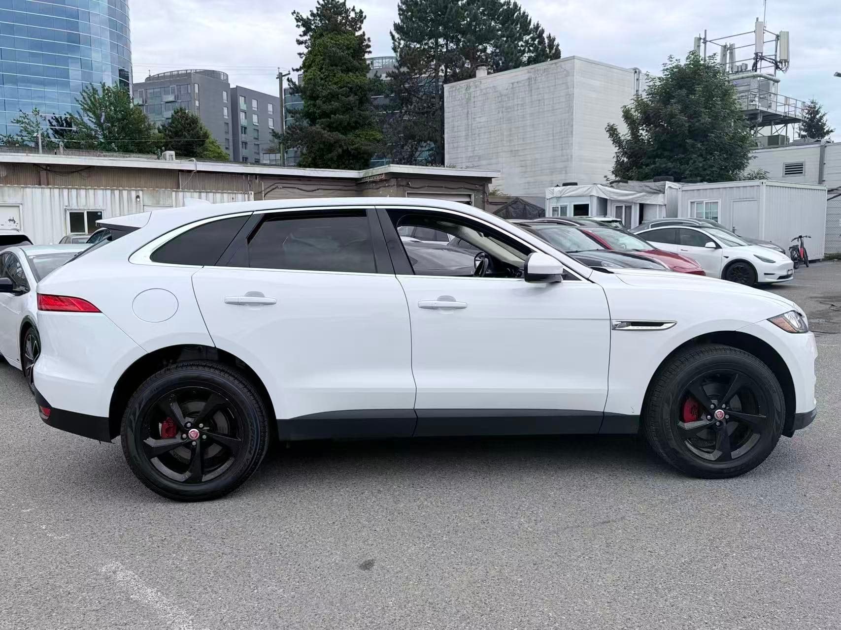2019 Jaguar F-PACE 25t AWD Premium/ CLEAN TITLE/ BC LOCAL thumbnail 4
