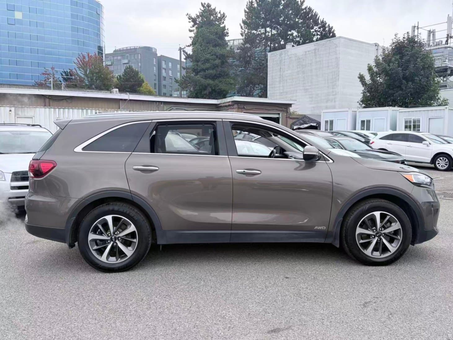2019 Kia Sorento EX AWD/ CLEAN TITLE/ BLIND SPOT MONITOR/7 SEATER thumbnail 4