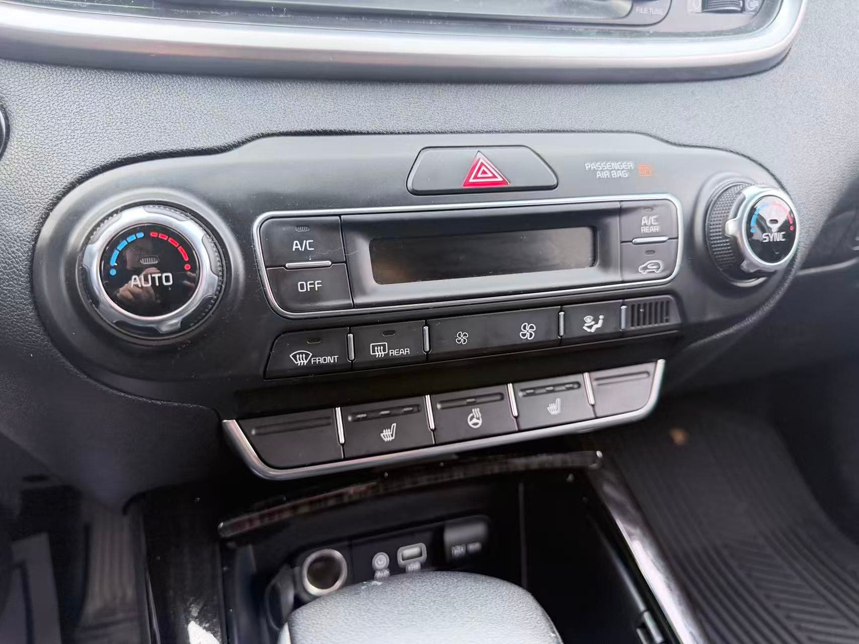 2019 Kia Sorento EX AWD/ CLEAN TITLE/ BLIND SPOT MONITOR/7 SEATER thumbnail 14