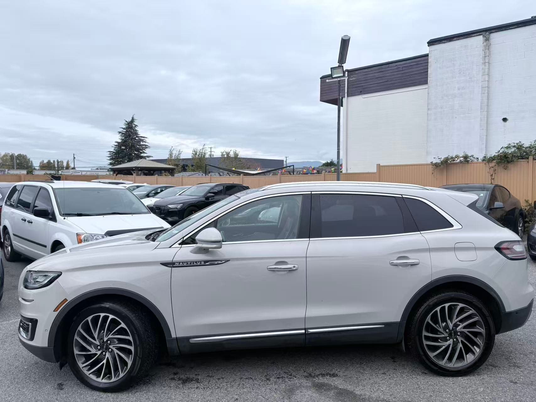 2019 Lincoln Nautilus Reserve AWD NO ACCIDENTS thumbnail 3