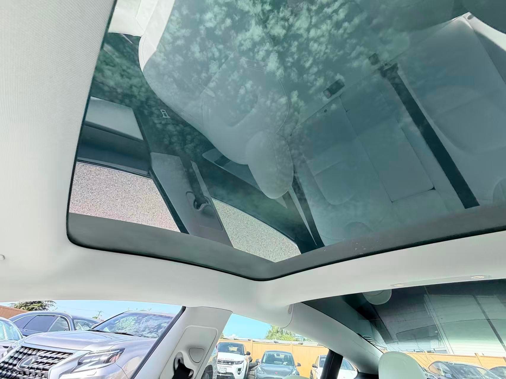2019 Tesla Model 3 Standard Range RWD/ CLEAN TITLE/ WHITE INTERIOR/ YOKE STEERING WHEELS thumbnail 16