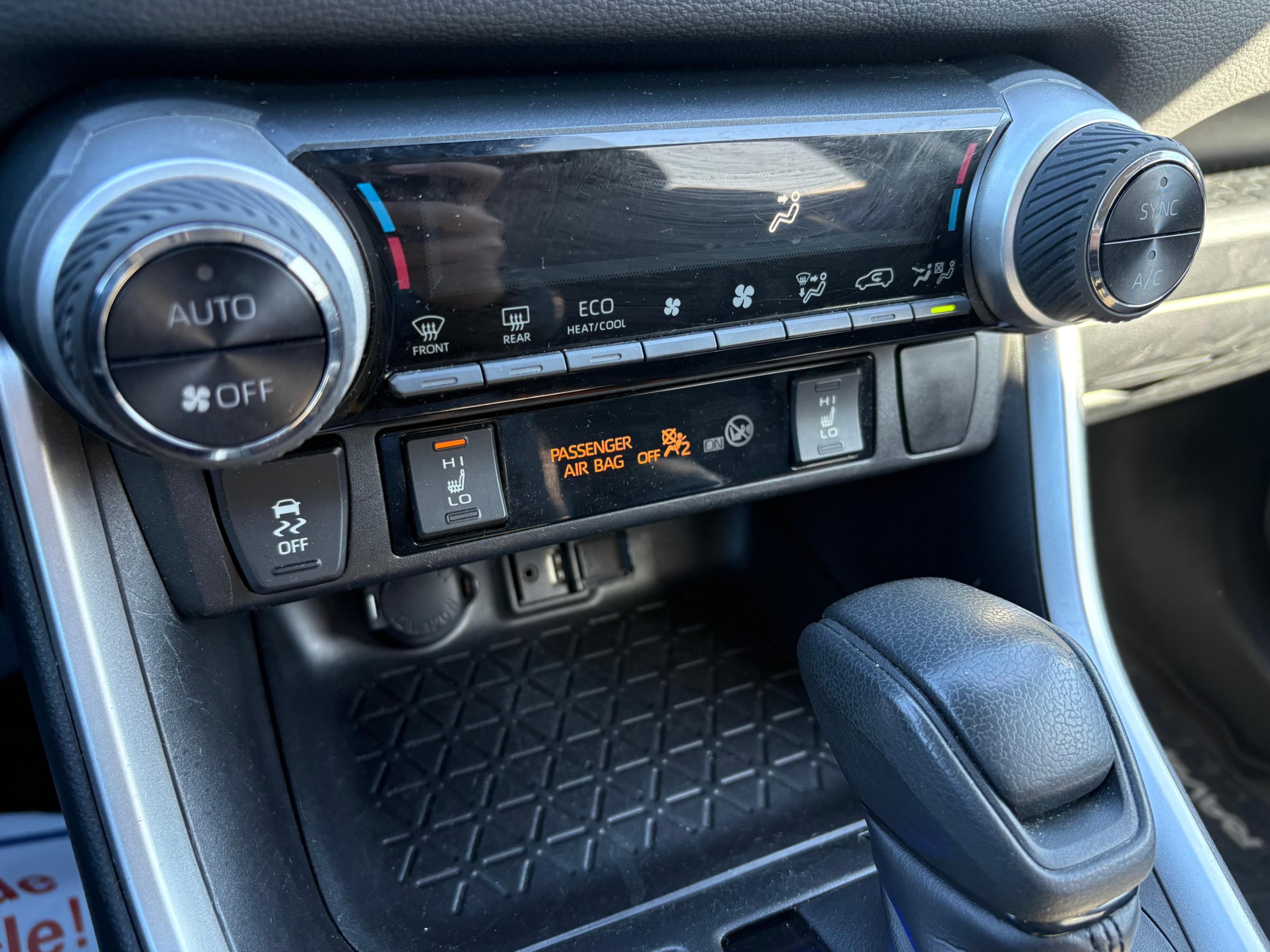 2019 Toyota RAV4 AWD Hybrid LE NO ACCIDENTS/BC LOCAL CAR thumbnail 14