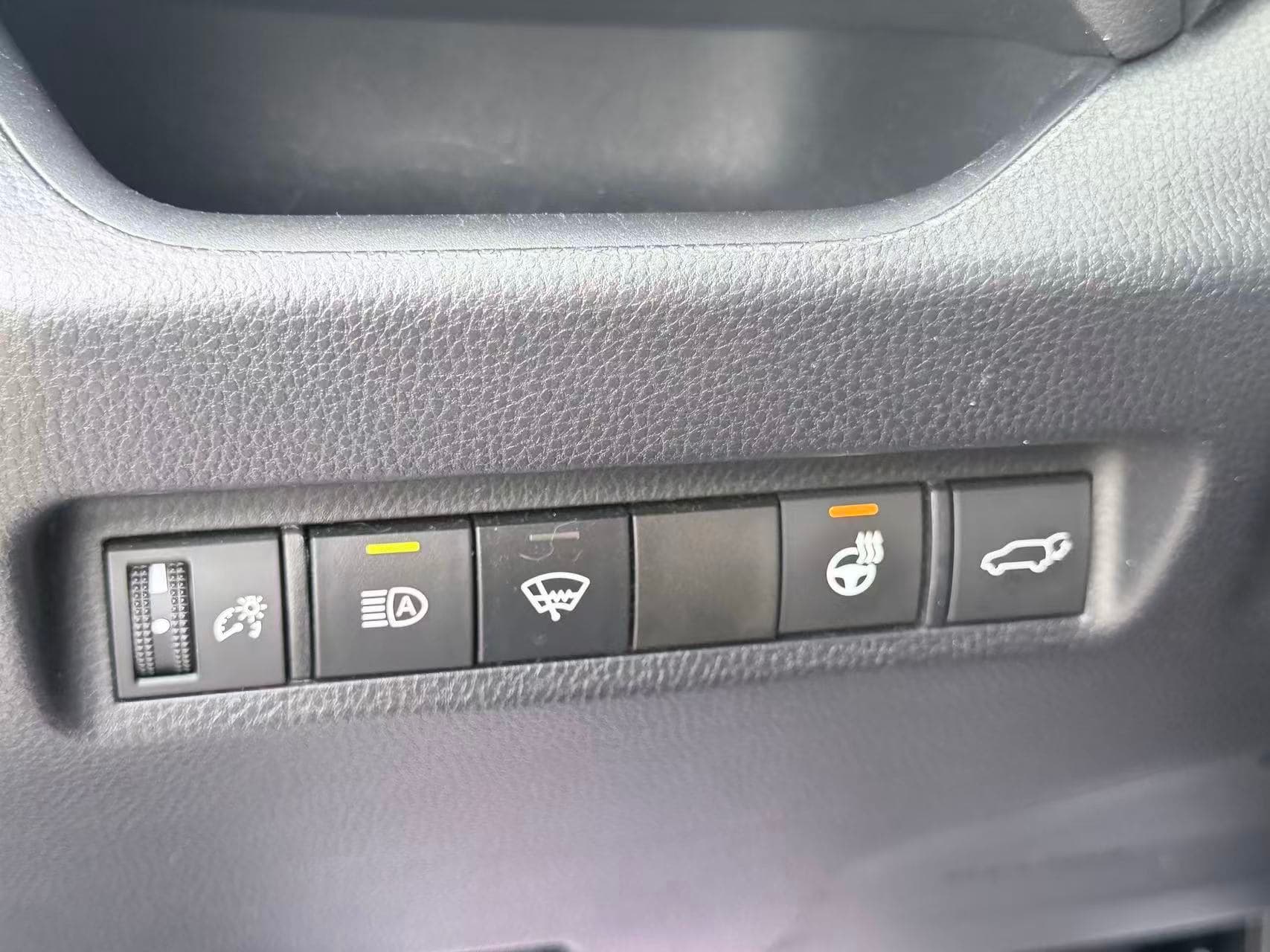 2019 Toyota RAV4 AWD Hybrid XLE/ NO ACCIDENT/ ONE OWNER thumbnail 17