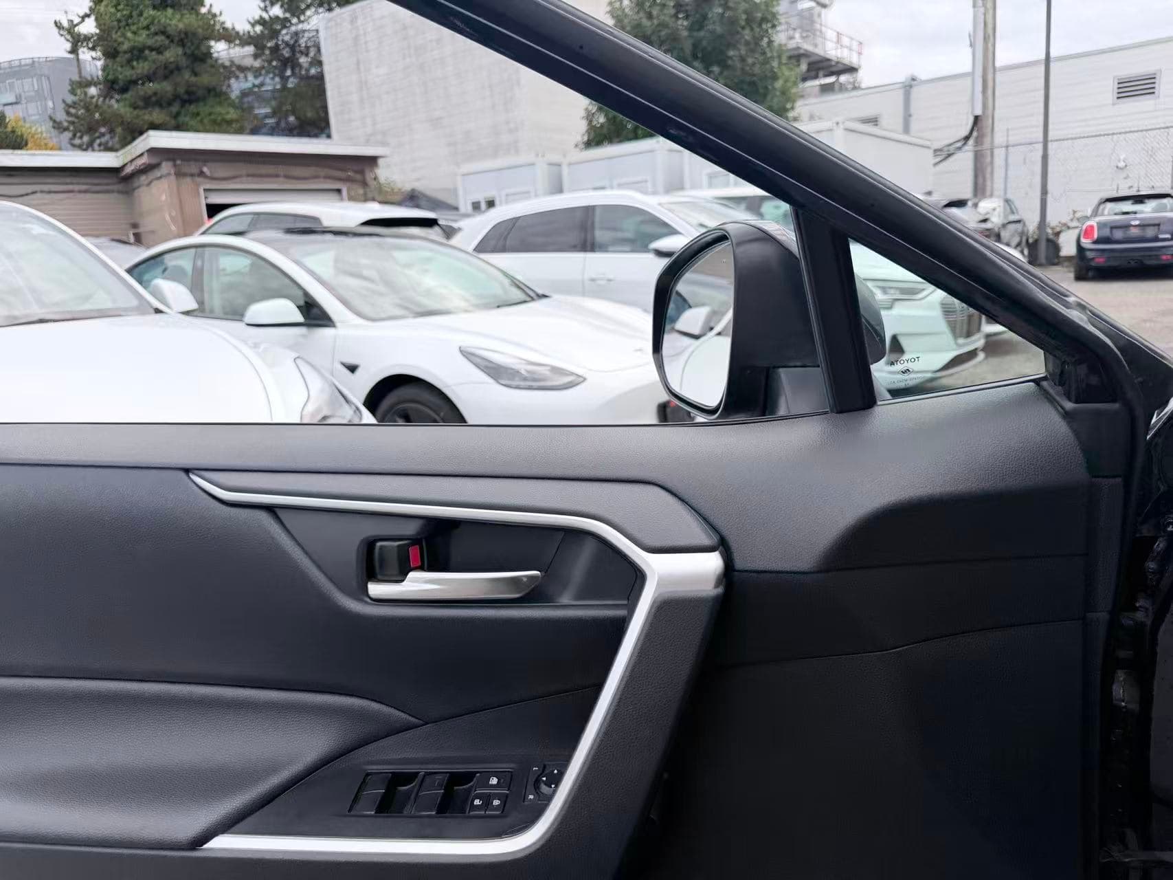 2019 Toyota RAV4 AWD Hybrid XLE/ NO ACCIDENT/ ONE OWNER thumbnail 33