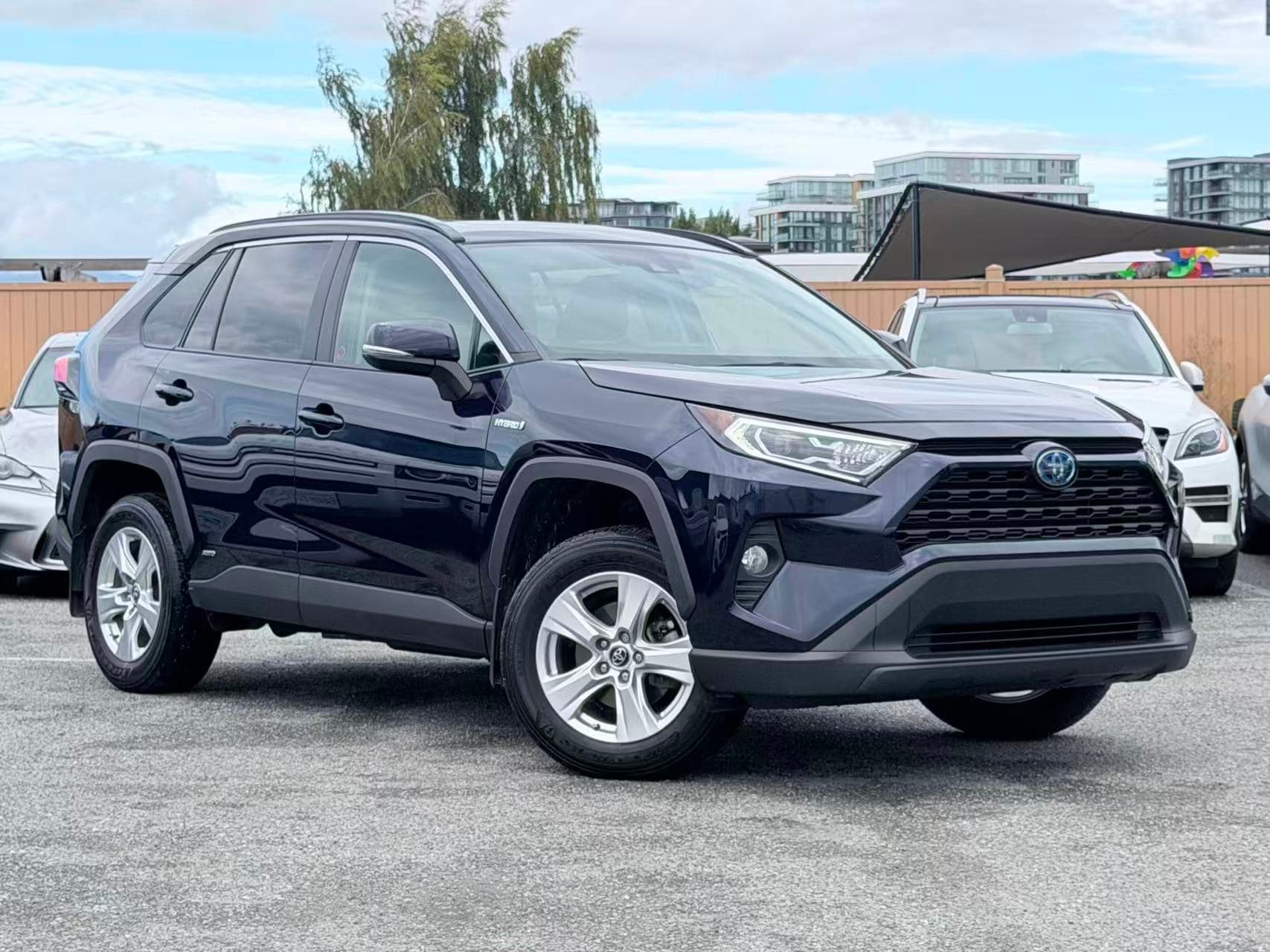 2019 Toyota RAV4 AWD Hybrid XLE/ NO ACCIDENT/ ONE OWNER thumbnail 22