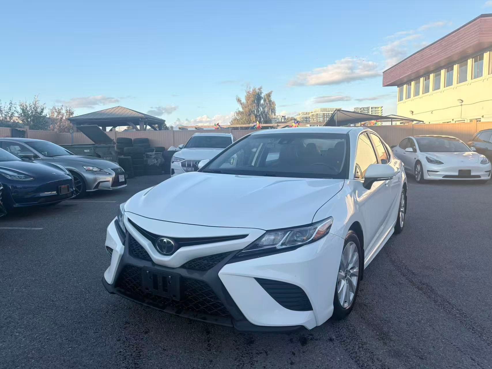 2020 Toyota Camry SE Auto NO ACCIDENTS thumbnail 2