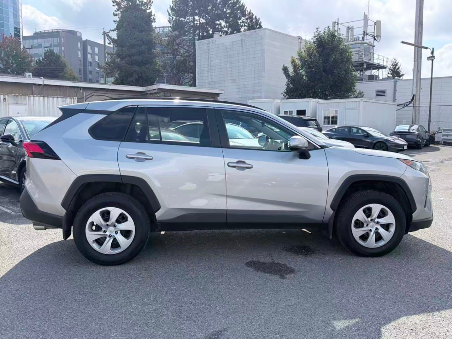 2020 Toyota RAV4 LE/ NO ACCIDENT/ HEATED SEATS thumbnail 4