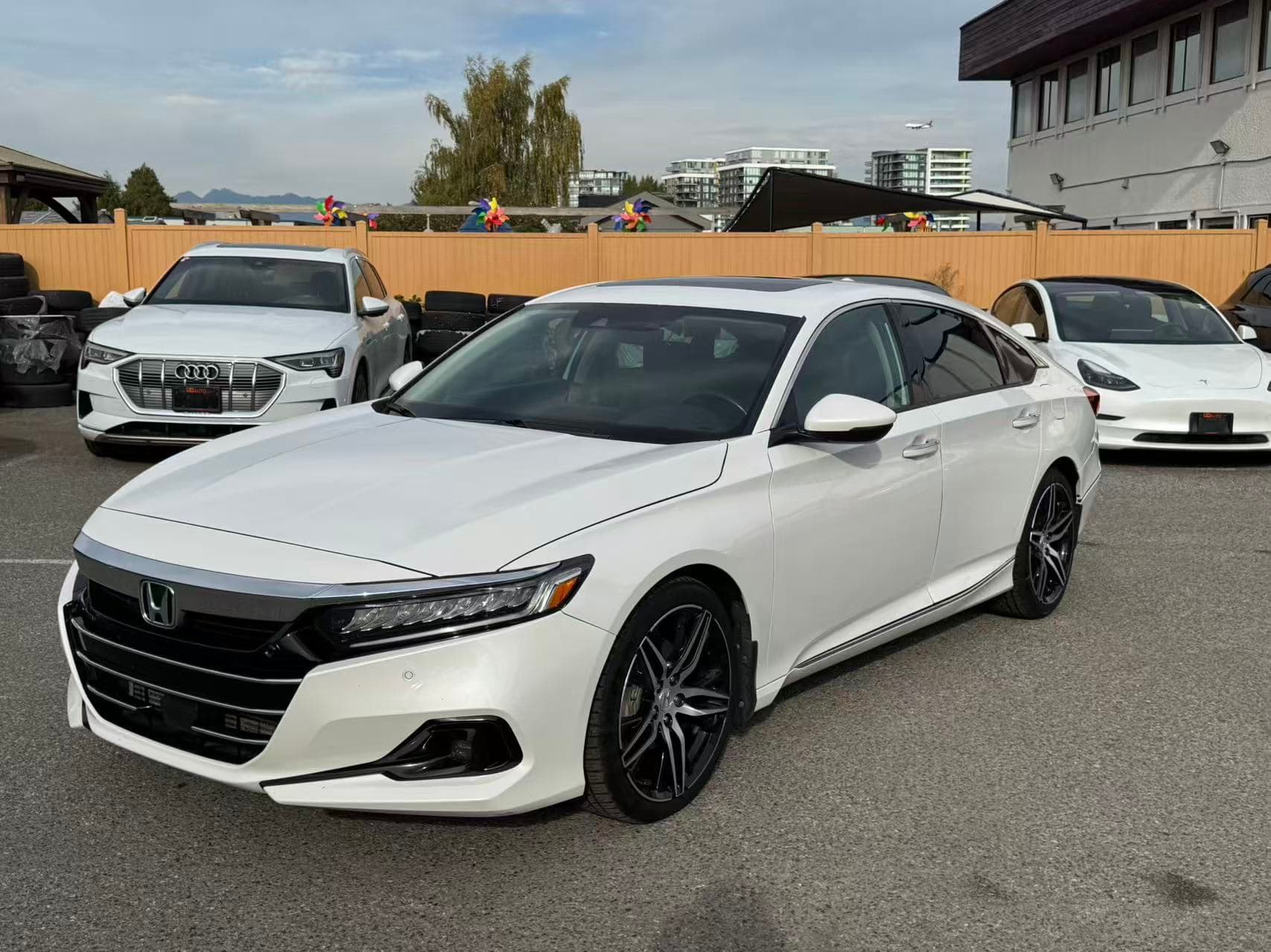 2021 Honda Accord Touring 2.0 Auto CLEAN TITLE thumbnail 2