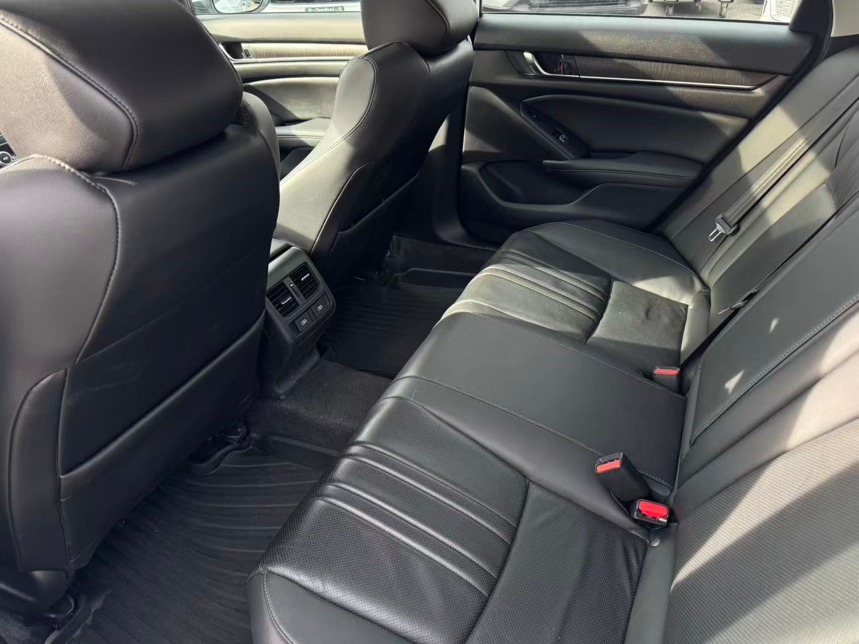 2021 Honda Accord Touring 2.0 Auto CLEAN TITLE thumbnail 12