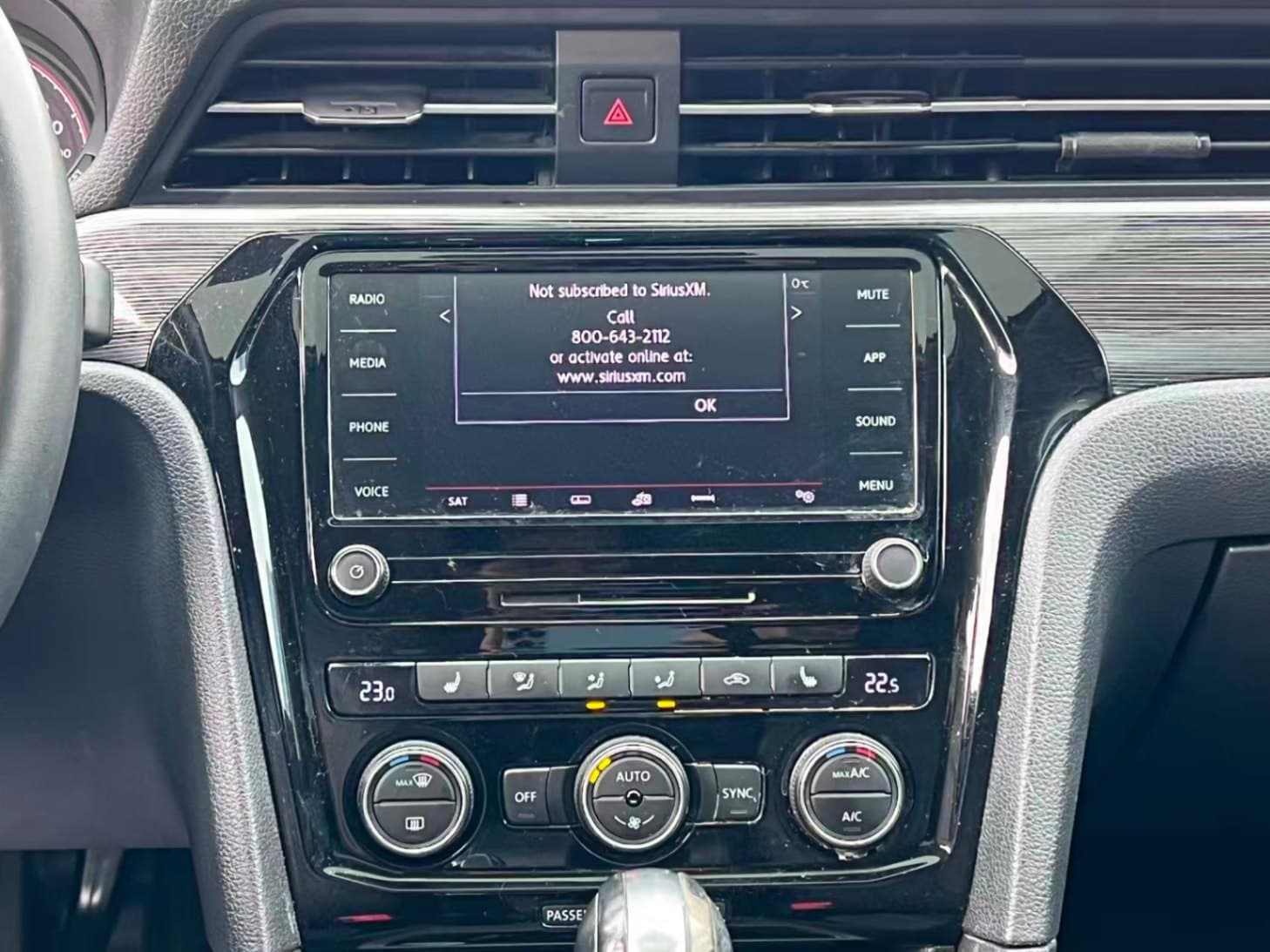 2021 Volkswagen Passat Highline Auto/ NO ACCIDENT/  POWER SUNROOF thumbnail 12