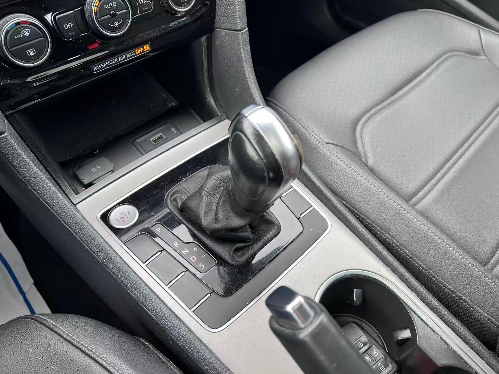 2021 Volkswagen Passat Highline Auto/ NO ACCIDENT/  POWER SUNROOF thumbnail 13