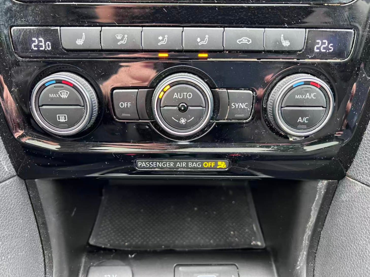 2021 Volkswagen Passat Highline Auto/ NO ACCIDENT/  POWER SUNROOF thumbnail 11