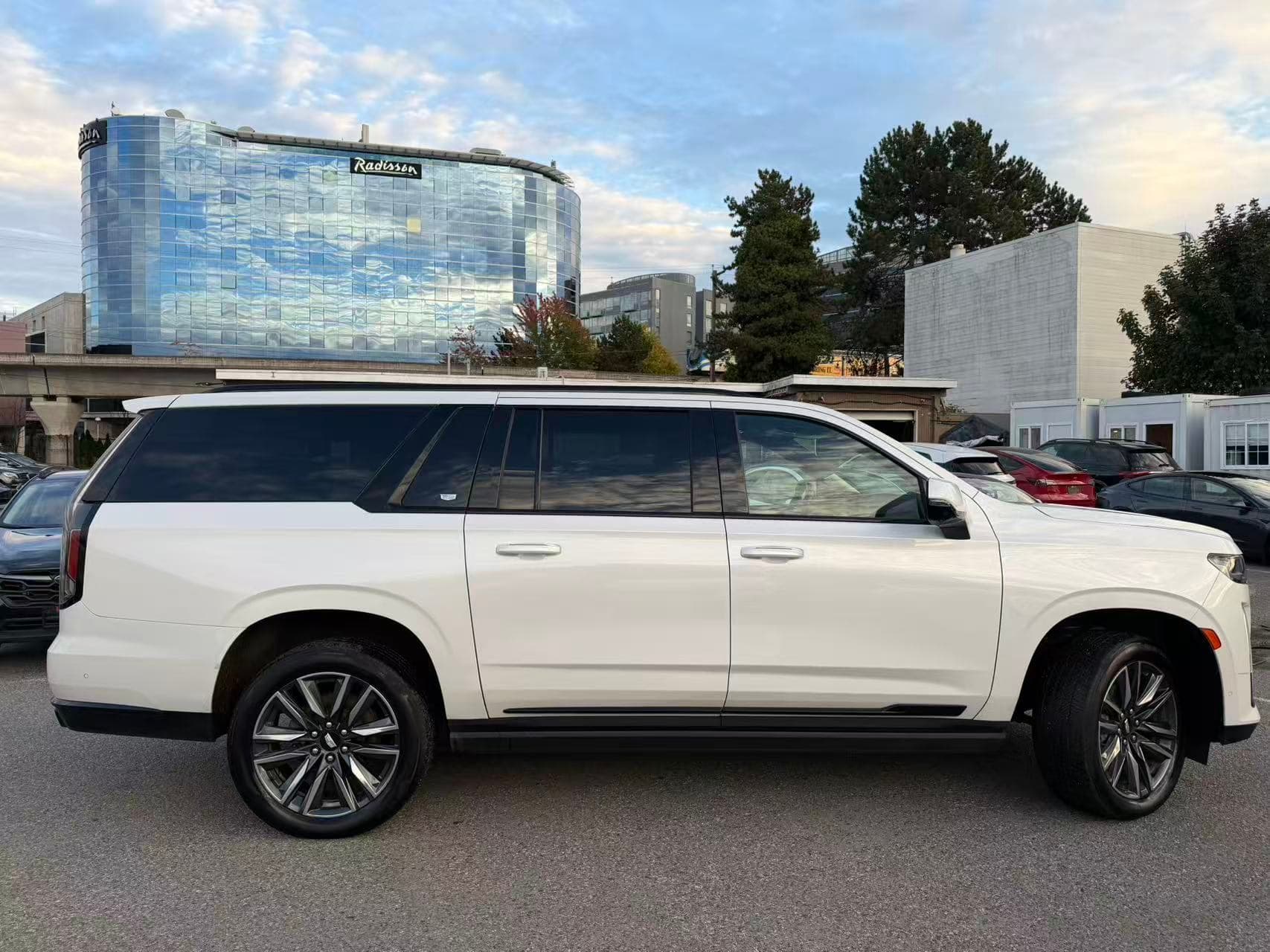 2022 Cadillac Escalade ESV 4WD 4dr Sport Platinum No Accidents/BC Local Car thumbnail 5