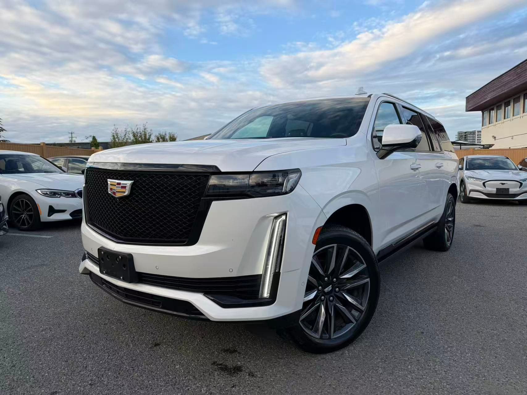 2022 Cadillac Escalade ESV 4WD 4dr Sport Platinum No Accidents/BC Local Car thumbnail 2