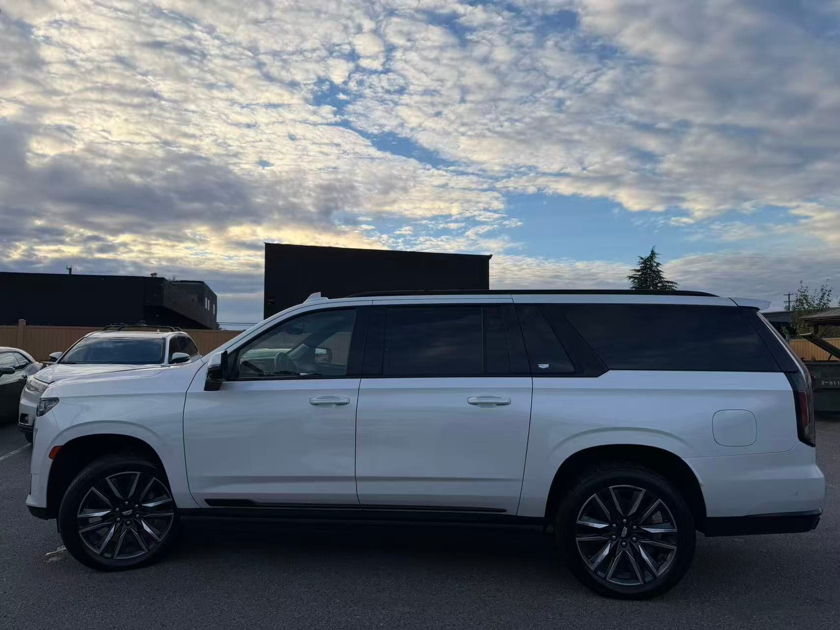2022 Cadillac Escalade ESV 4WD 4dr Sport Platinum No Accidents/BC Local Car thumbnail 9