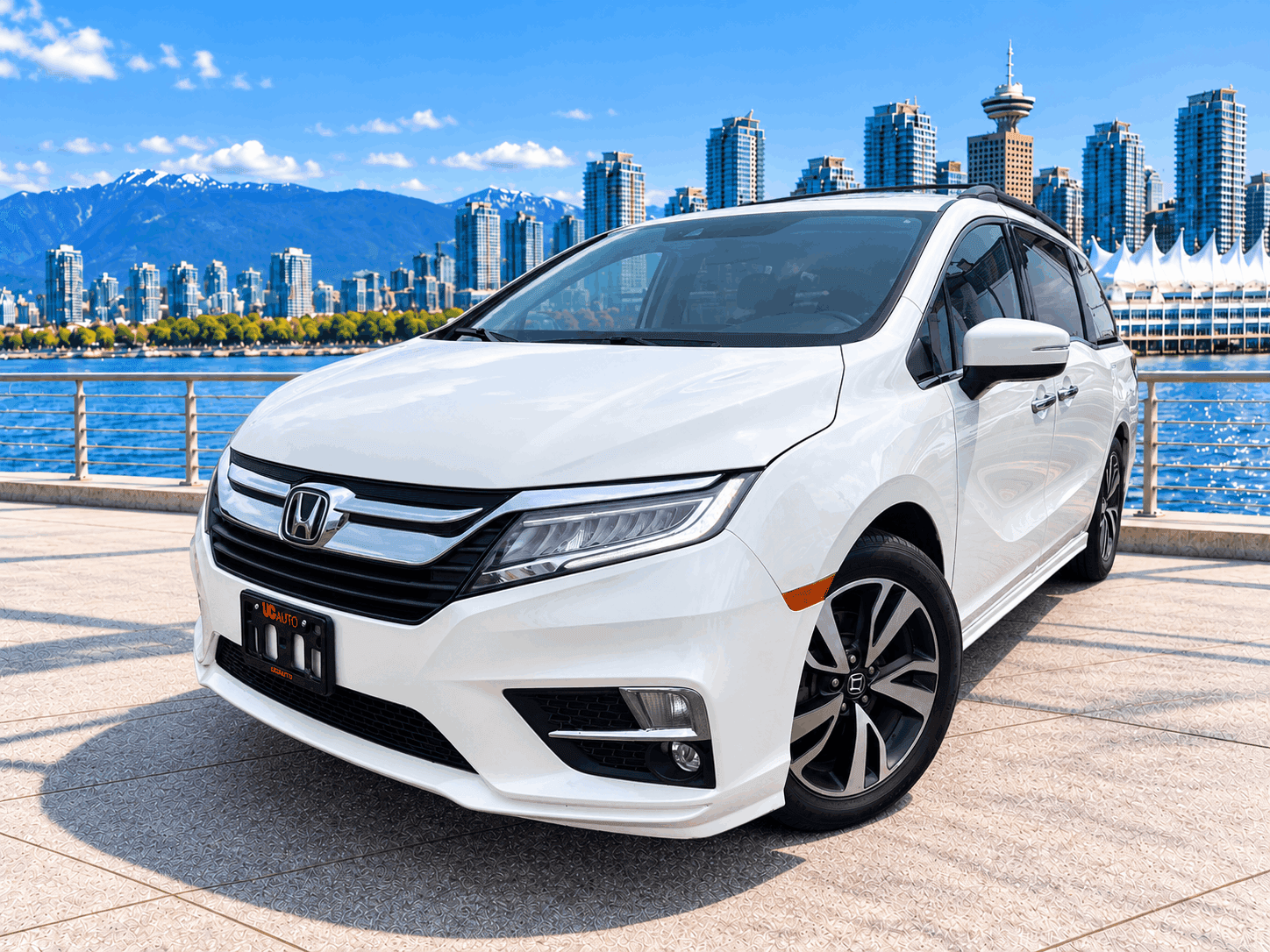 2018 Honda Odyssey Touring Auto — photo 1
