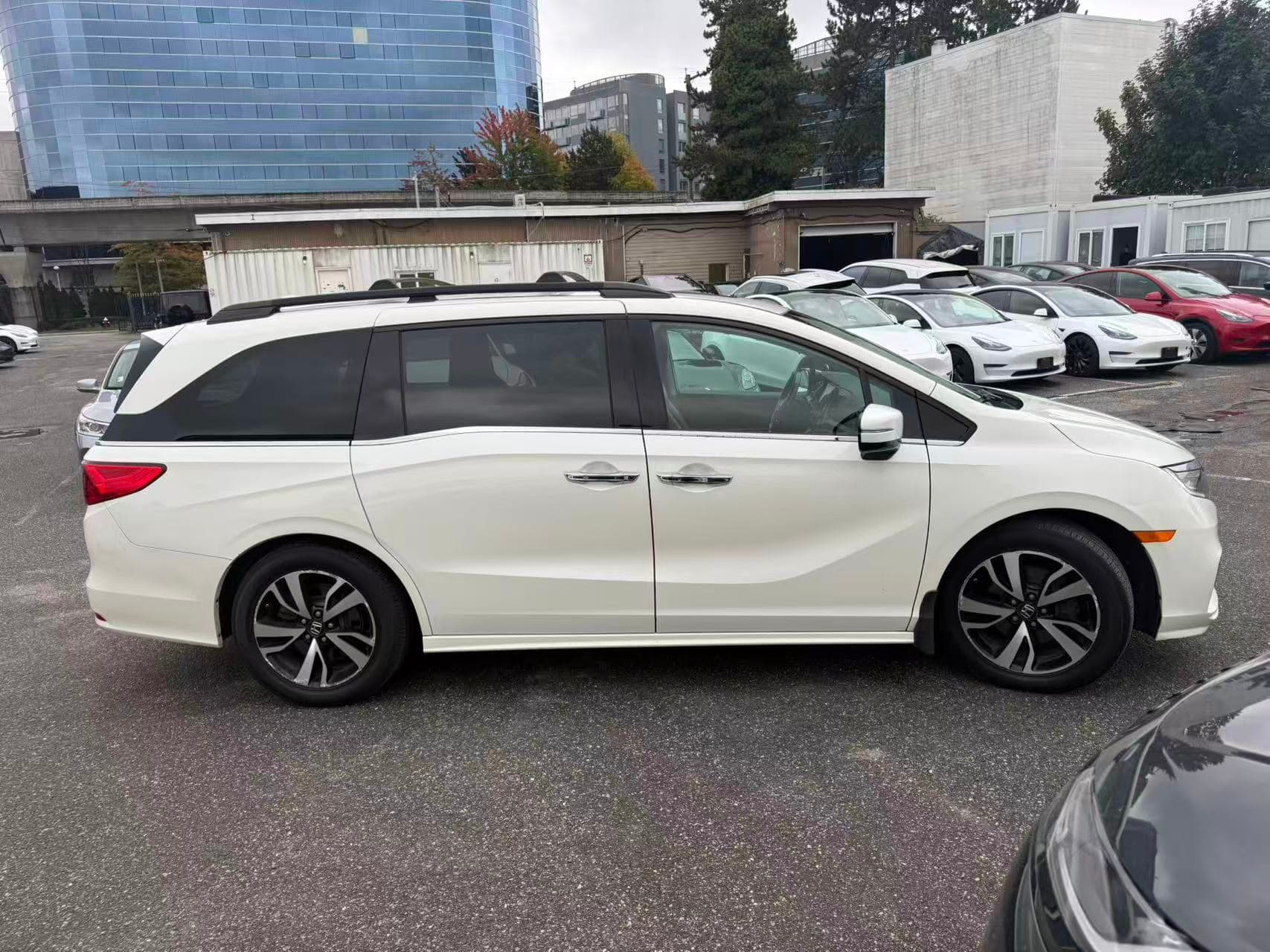 2018 Honda Odyssey Touring Auto thumbnail 5